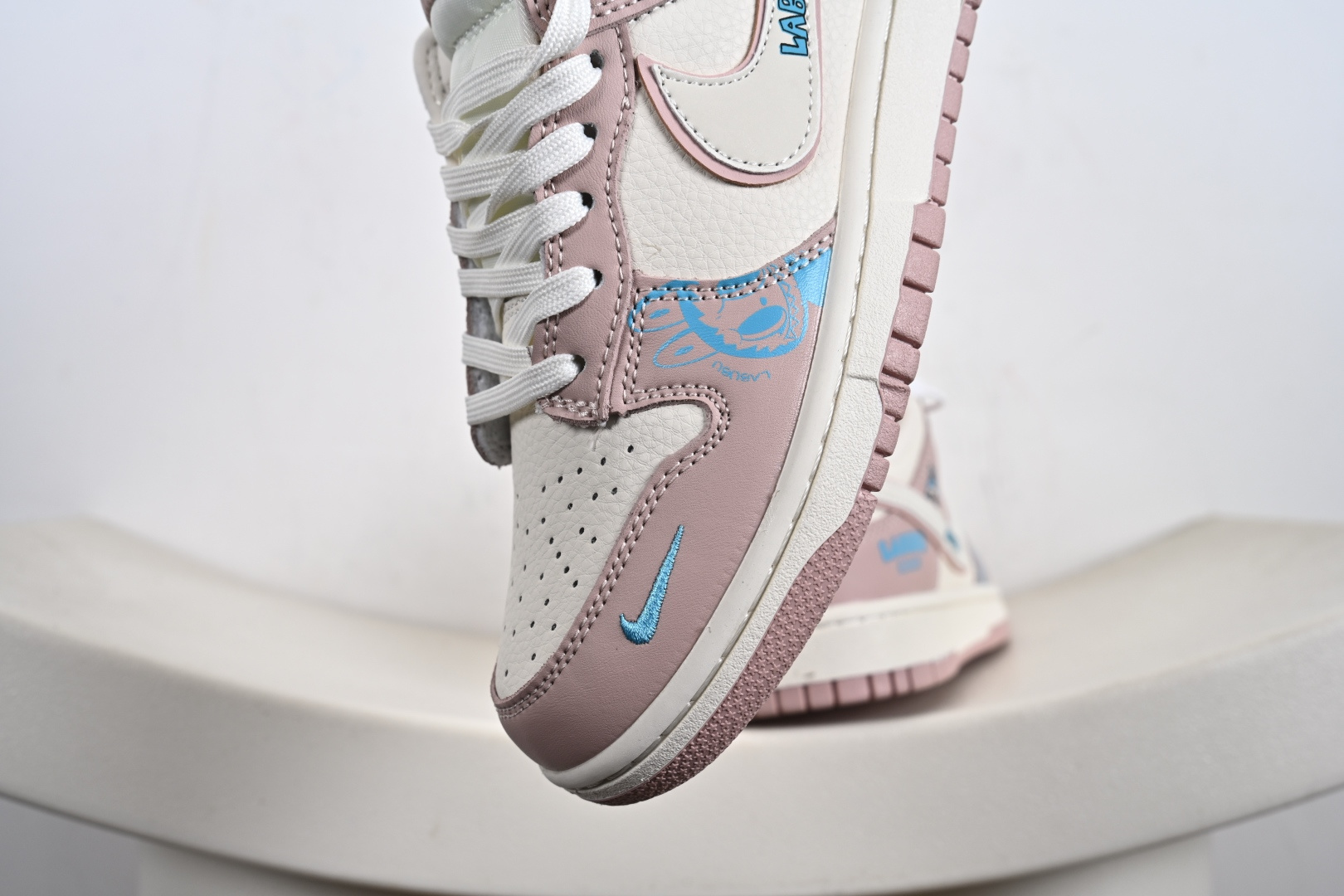 Nike SB Dunk Low“ 鸽子粉拉布布” 周年高端定制 低帮休闲板鞋 DG2025-005