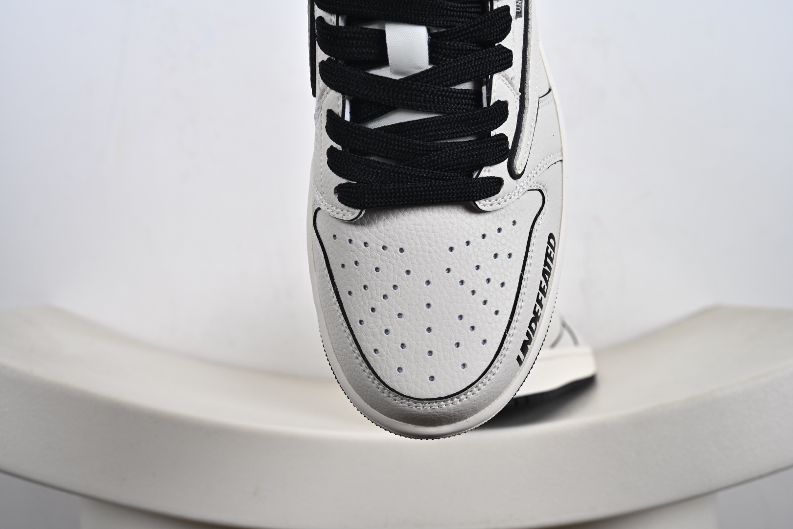 定制版Undefeated x Travis Scott x Air Jordan 1 Low Und x AJ1 低帮 米白黑倒钩 AJ1 乔丹1代 aj1 乔1 低邦 米白黑倒勾联名 DF1845-531