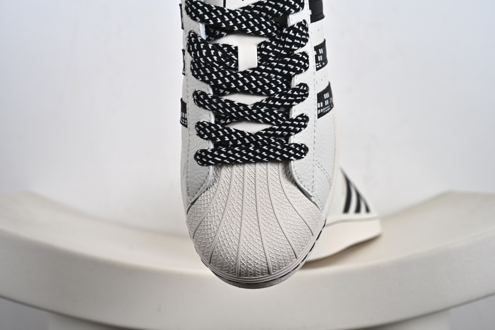 定制版Stussy x Adidas Original Superstar 斯图西 x 阿迪达斯 低帮 联名米白黑 贝壳头防滑耐磨轻便板鞋 SD6816