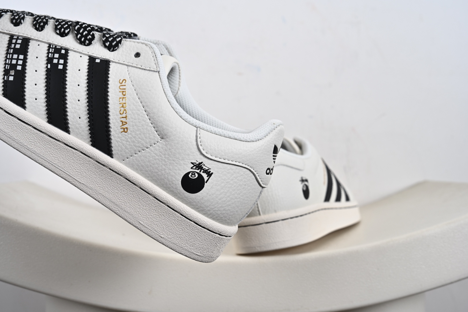 定制版Stussy x Adidas Original Superstar 斯图西 x 阿迪达斯 低帮 联名米白黑 贝壳头防滑耐磨轻便板鞋 SD6816