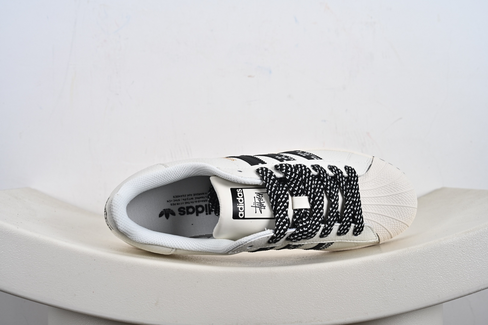 定制版Stussy x Adidas Original Superstar 斯图西 x 阿迪达斯 低帮 联名米白黑 贝壳头防滑耐磨轻便板鞋 SD6816