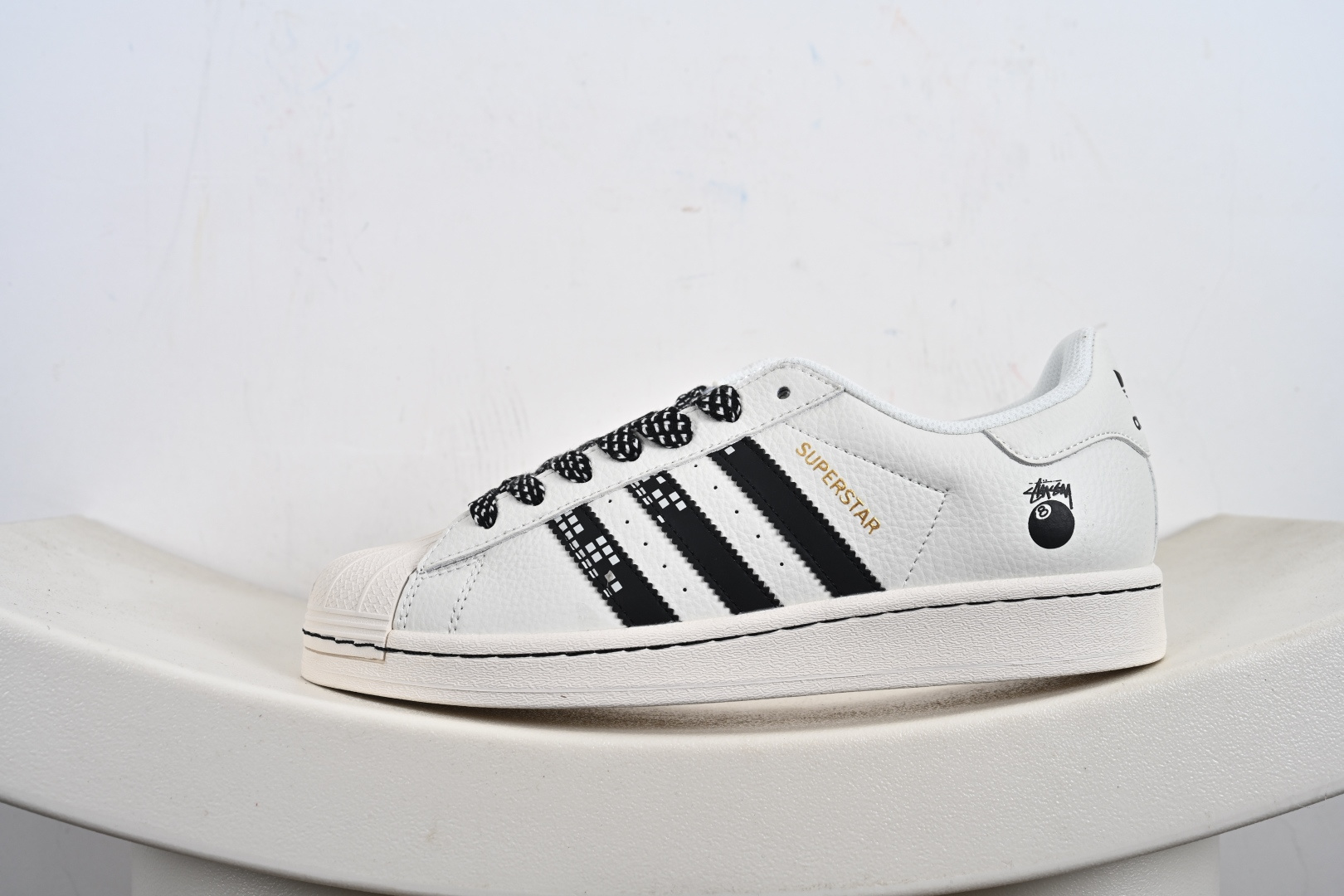 定制版Stussy x Adidas Original Superstar 斯图西 x 阿迪达斯 低帮 联名米白黑 贝壳头防滑耐磨轻便板鞋 SD6816