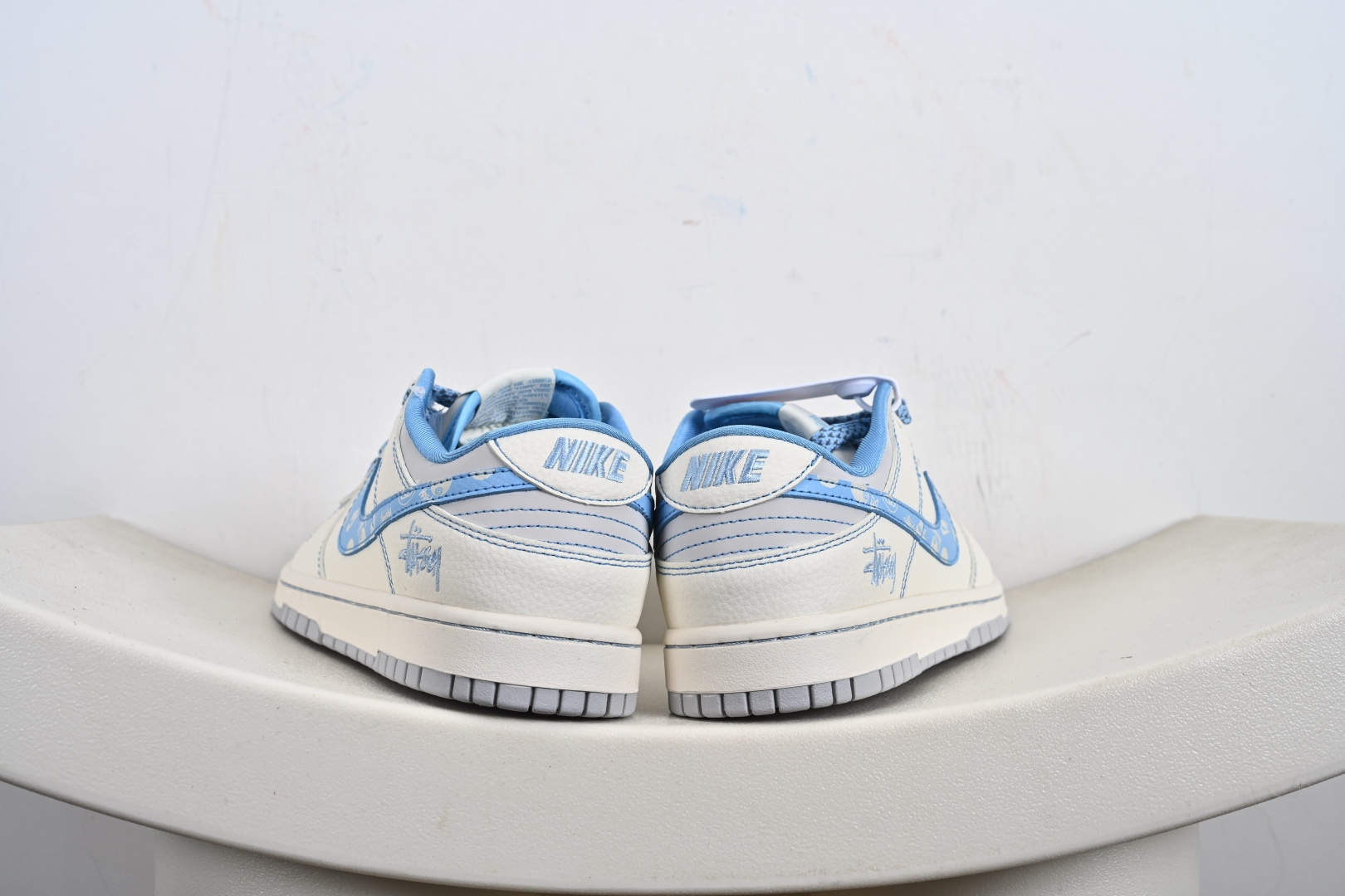 Nike SB Dunk Low“斯图西联名——米蓝勾灰底配色” 高端定制 低帮休闲板鞋 XF8698-082