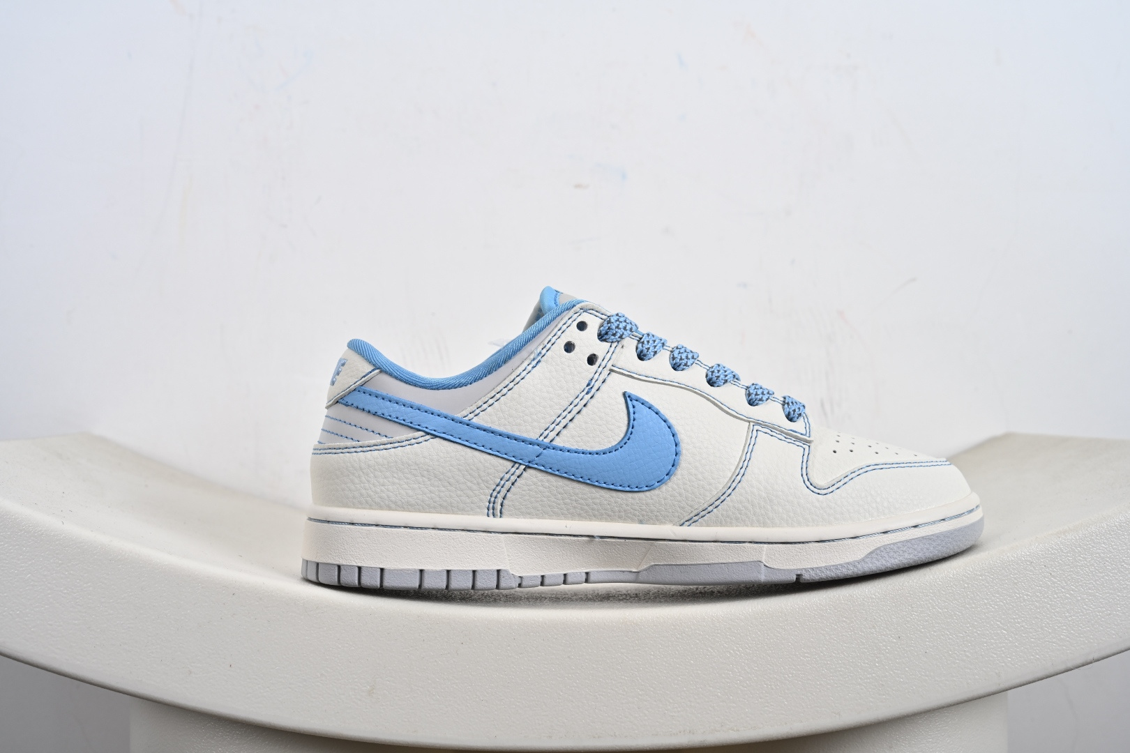 Nike SB Dunk Low“斯图西联名——米蓝勾灰底配色” 高端定制 低帮休闲板鞋 XF8698-082