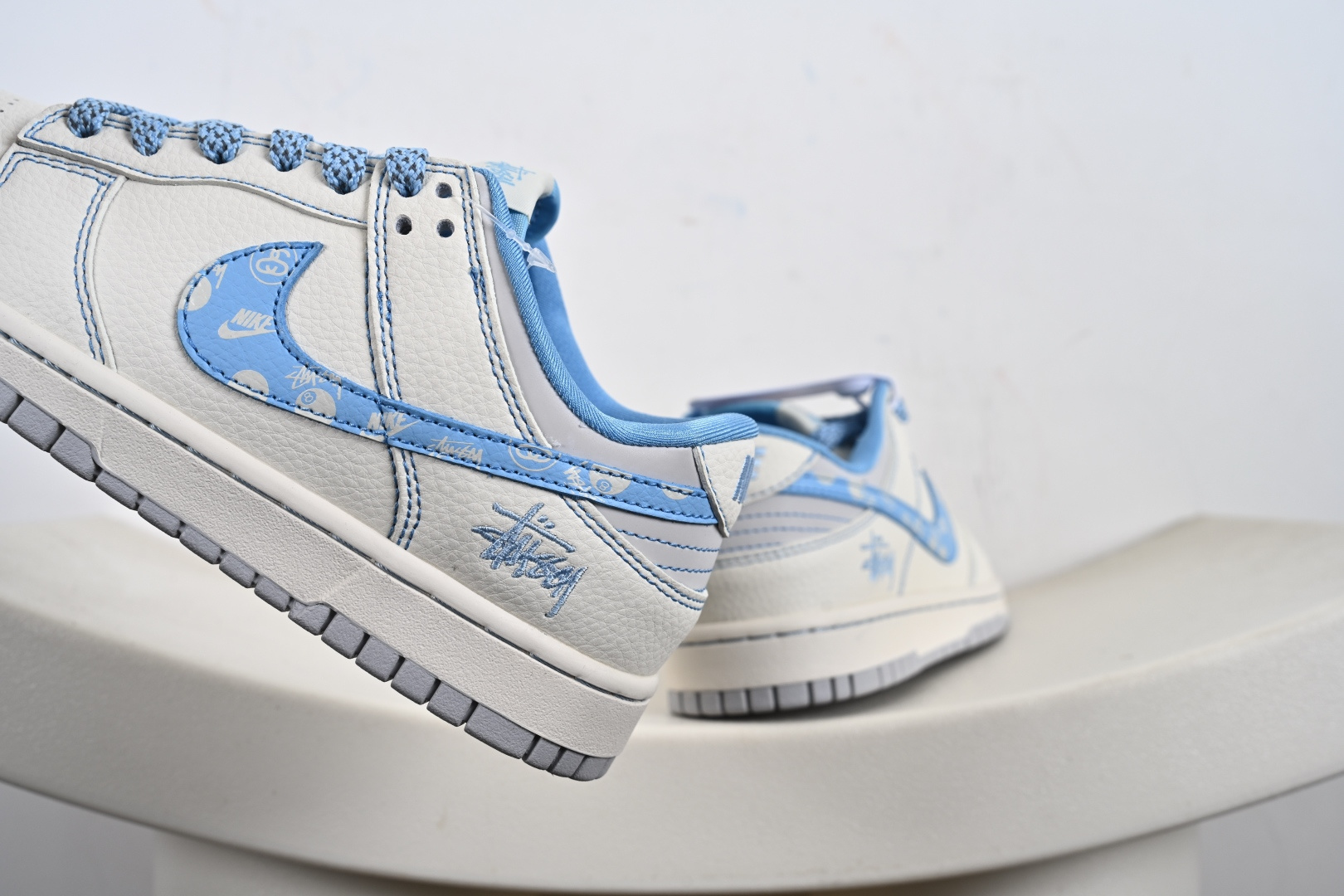 Nike SB Dunk Low“斯图西联名——米蓝勾灰底配色” 高端定制 低帮休闲板鞋 XF8698-082