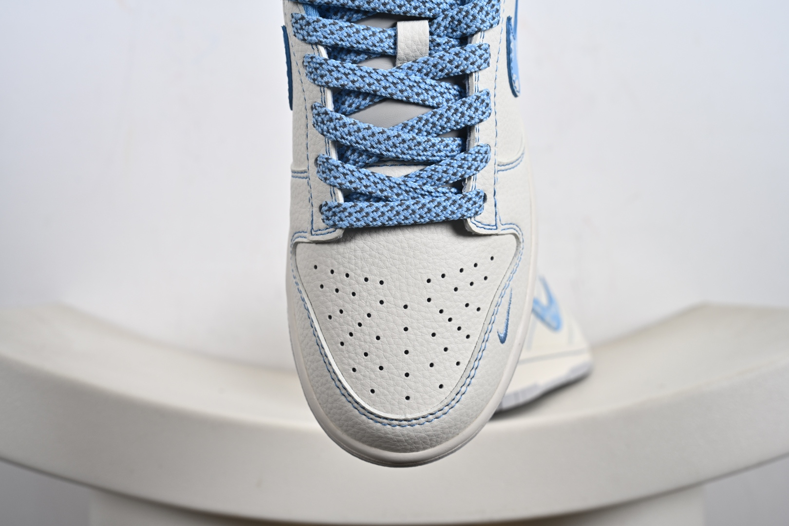 Nike SB Dunk Low“斯图西联名——米蓝勾灰底配色” 高端定制 低帮休闲板鞋 XF8698-082