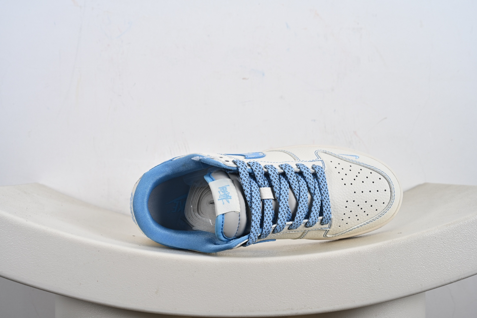 Nike SB Dunk Low“斯图西联名——米蓝勾灰底配色” 高端定制 低帮休闲板鞋 XF8698-082