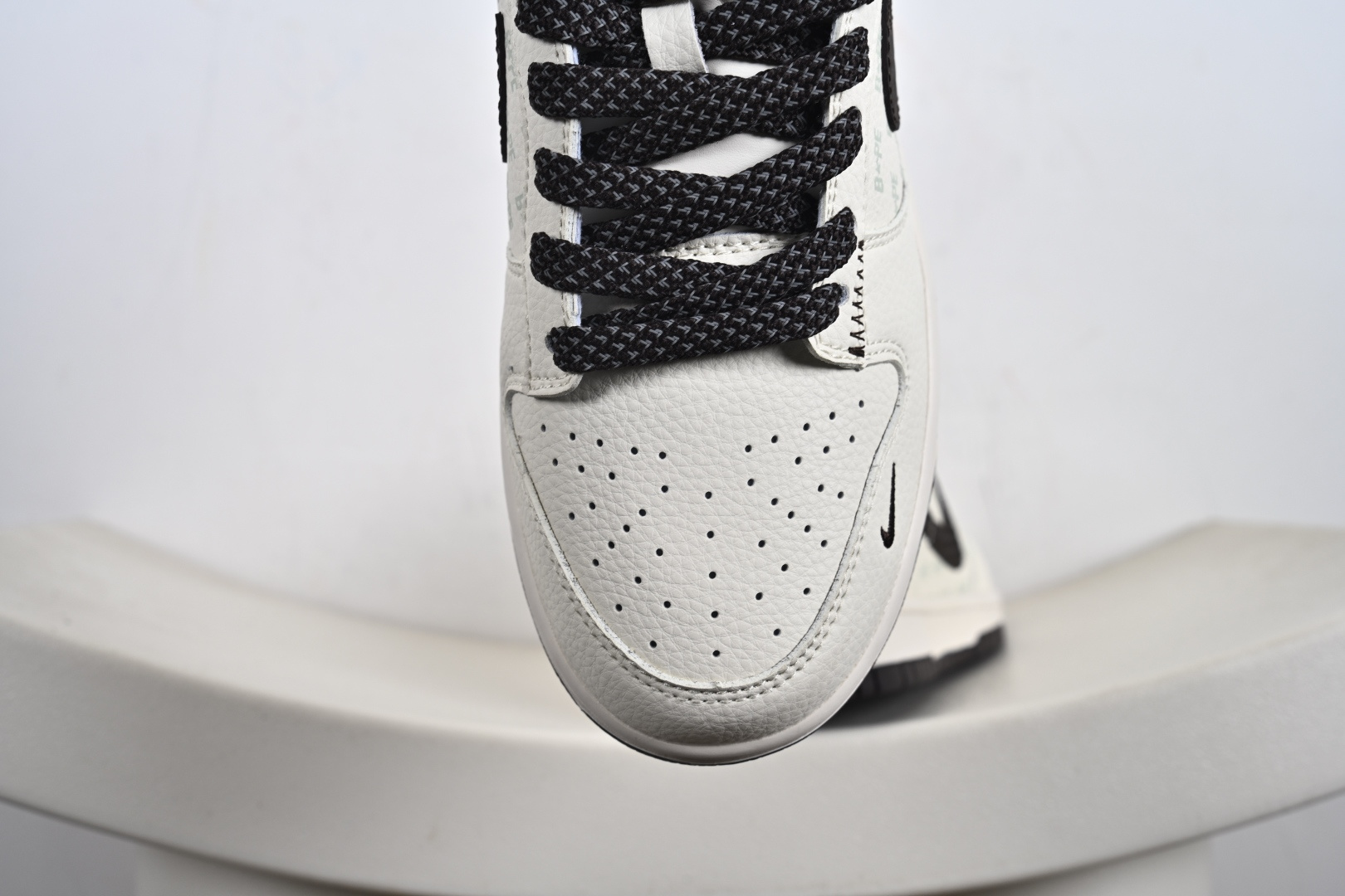 定制版Nike SB Dunk Low Bape联名 鳞纹米棕勾 高端定制 低帮休闲板鞋 QW5836-016