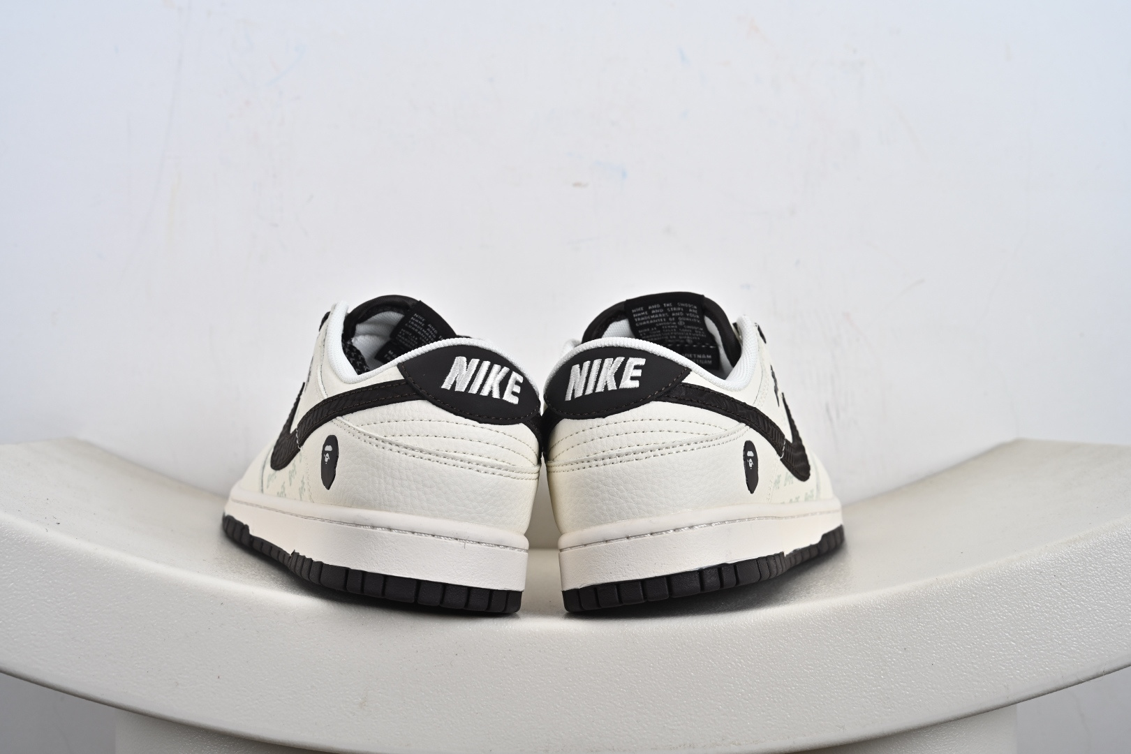 定制版Nike SB Dunk Low Bape联名 鳞纹米棕勾 高端定制 低帮休闲板鞋 QW5836-016