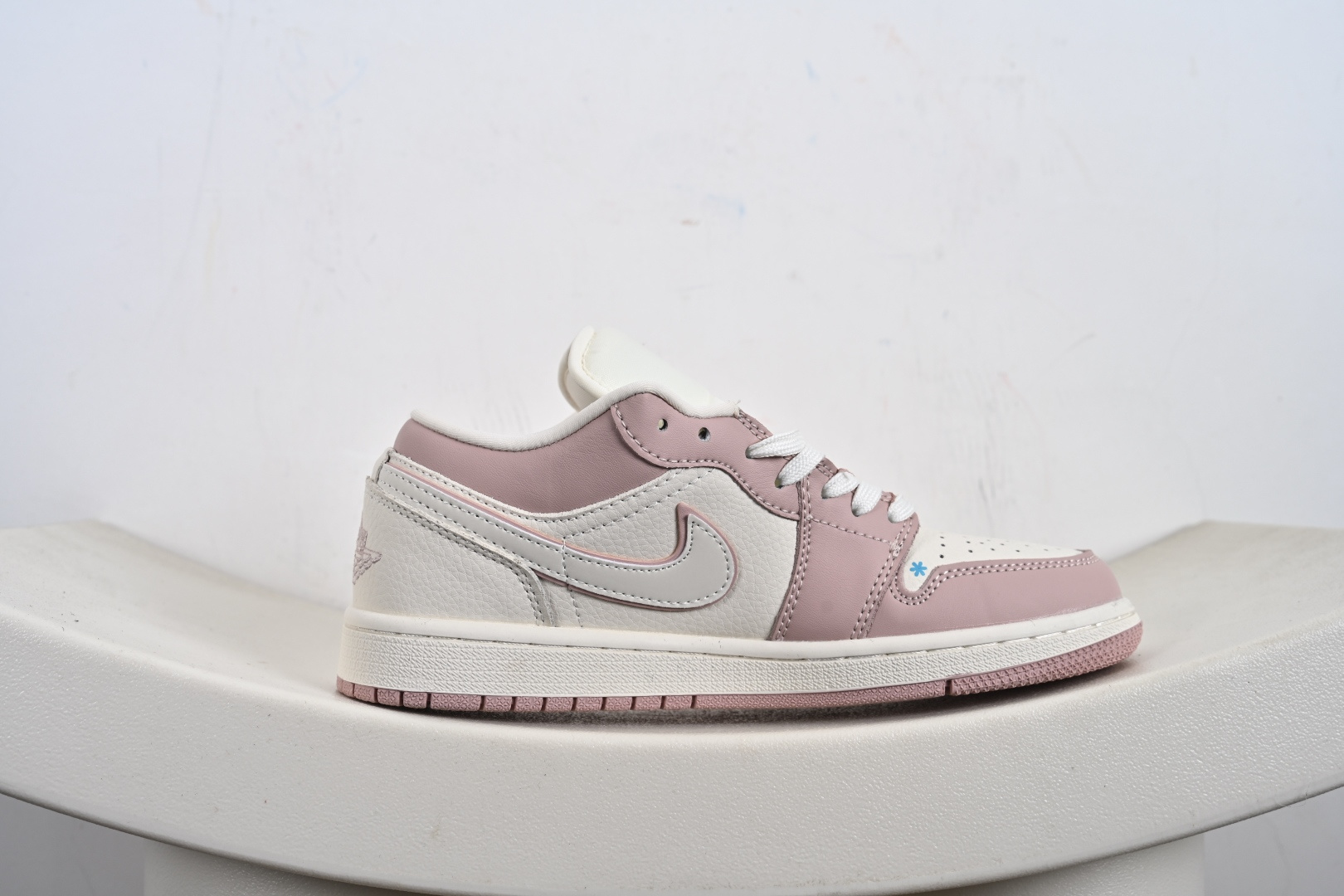 定制版Labubu x Air Jordan 1 Low 拉布布 x AJ1 低帮 联名粉白 AJ1 乔丹1代 aj1 乔1 低邦 联名粉白 QG2025-005