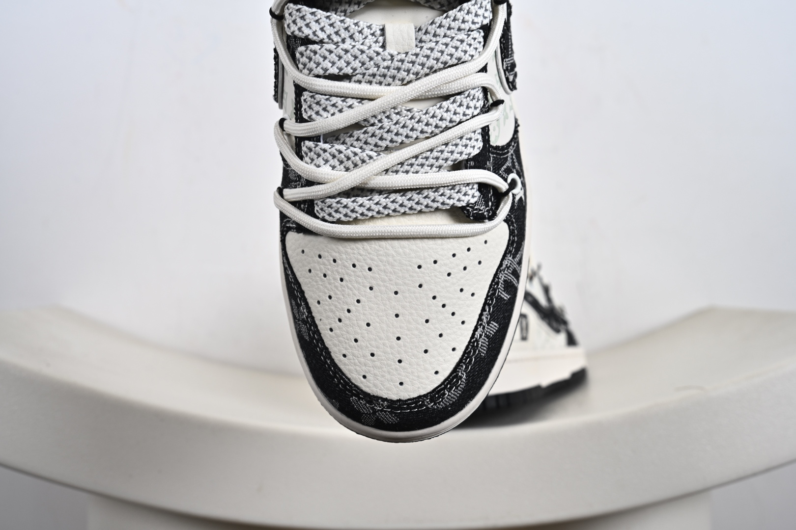 定制版Nike SB Dunk Low LV联名 黑花抽绳 周年高端定制 低帮休闲板鞋 YX5066-385