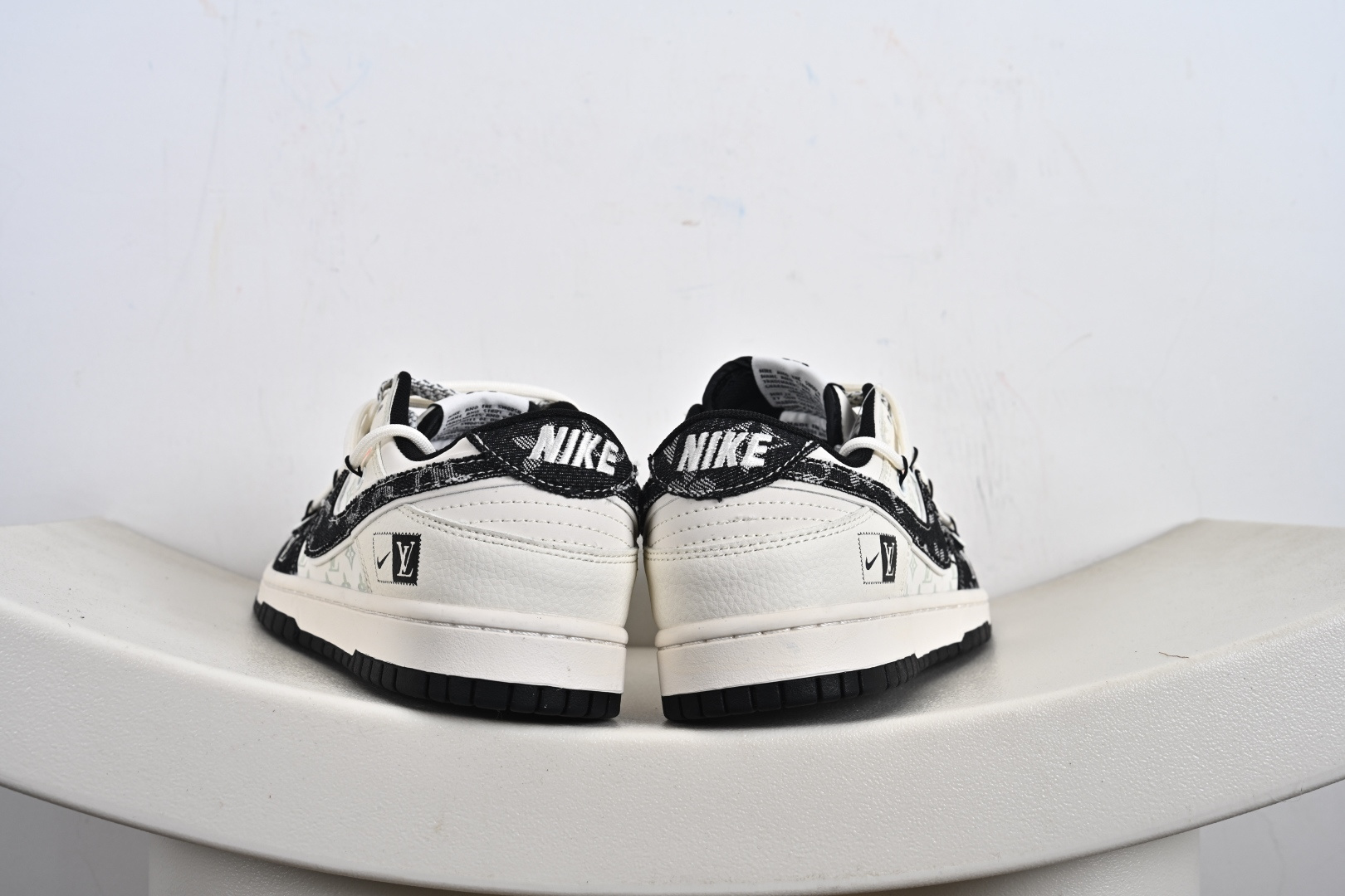 定制版Nike SB Dunk Low LV联名 黑花抽绳 周年高端定制 低帮休闲板鞋 YX5066-385