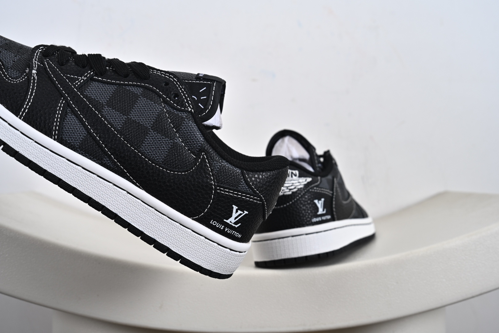LV x Travis Scott x Air Jordan 1 Low 乔丹1代低帮倒钩LV联名黑色格子 DZ5899-008