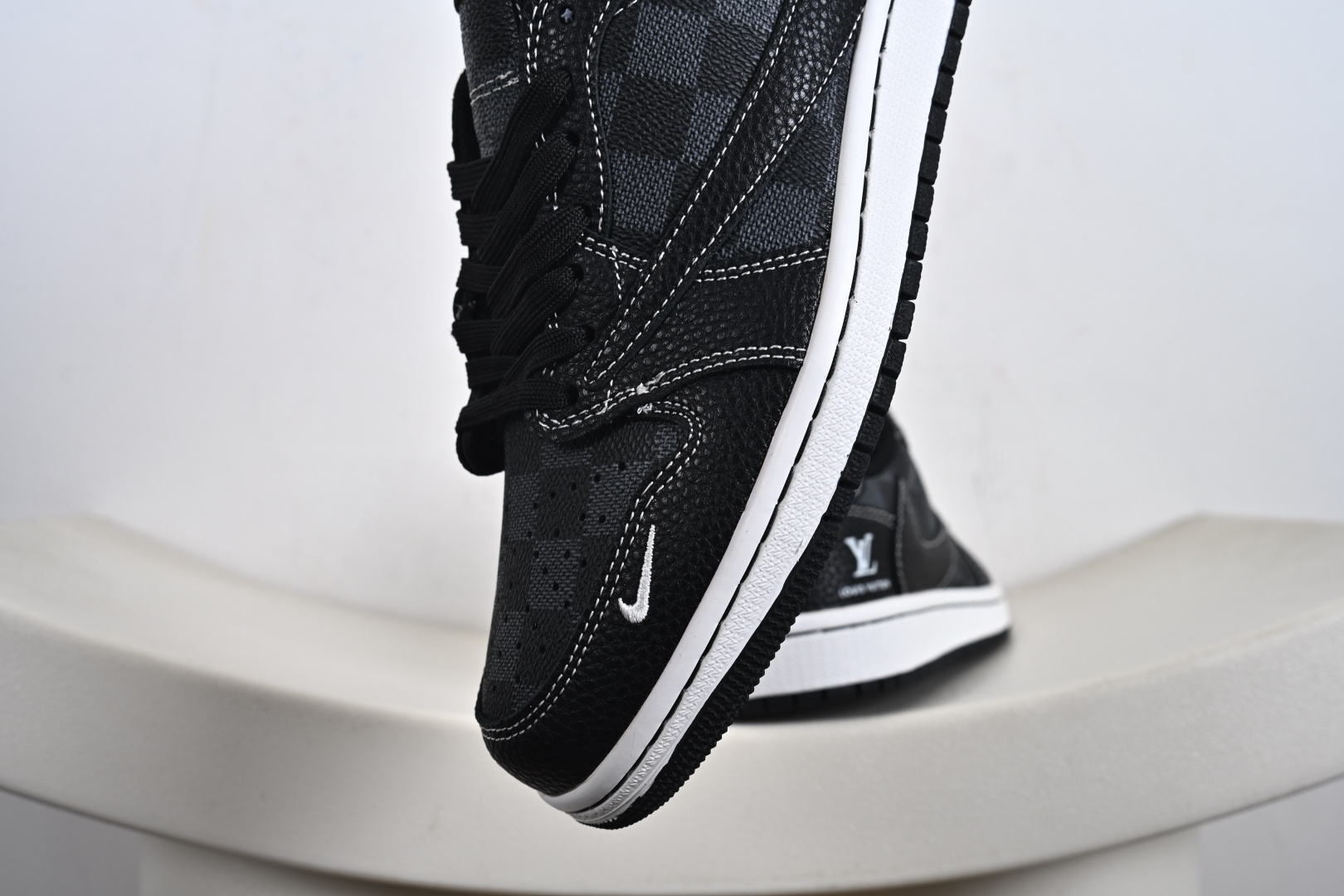 LV x Travis Scott x Air Jordan 1 Low 乔丹1代低帮倒钩LV联名黑色格子 DZ5899-008