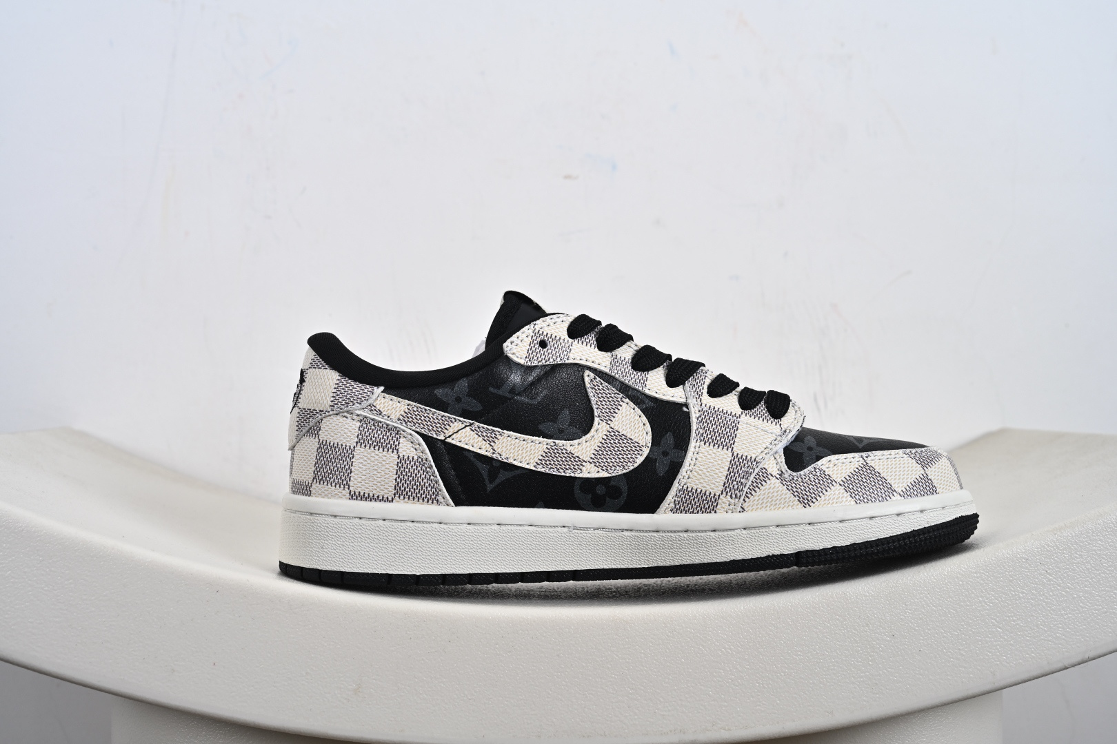 高端定制 Travis Scott x Jordan 1 Low LV联名-格纹雾灰 倒勾低帮休闲版本 SC0601-050