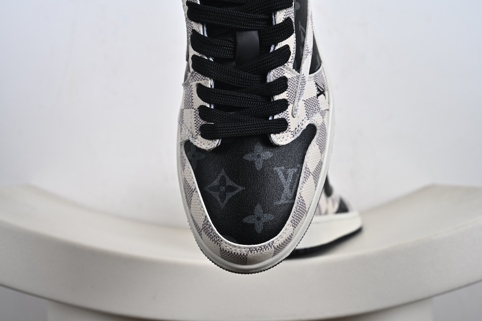 高端定制 Travis Scott x Jordan 1 Low LV联名-格纹雾灰 倒勾低帮休闲版本 SC0601-050