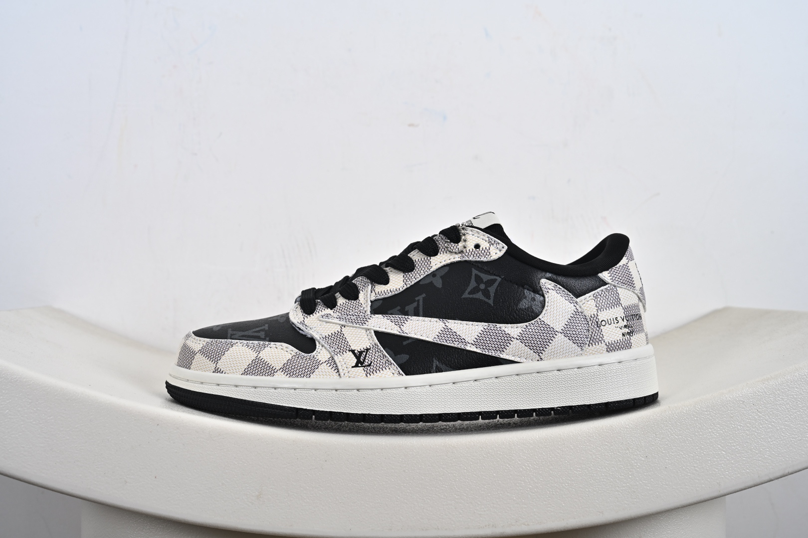 高端定制 Travis Scott x Jordan 1 Low LV联名-格纹雾灰 倒勾低帮休闲版本 SC0601-050