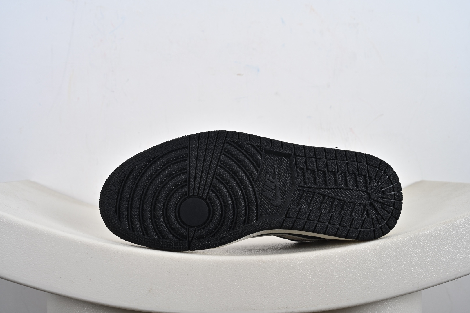 高端定制 Travis Scott x Jordan 1 Low LV联名-格纹雾灰 倒勾低帮休闲版本 SC0601-050