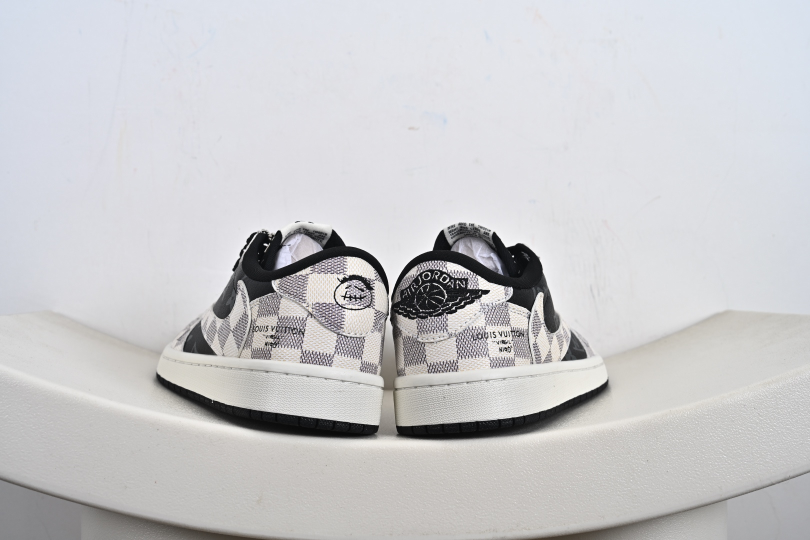 高端定制 Travis Scott x Jordan 1 Low LV联名-格纹雾灰 倒勾低帮休闲版本 SC0601-050