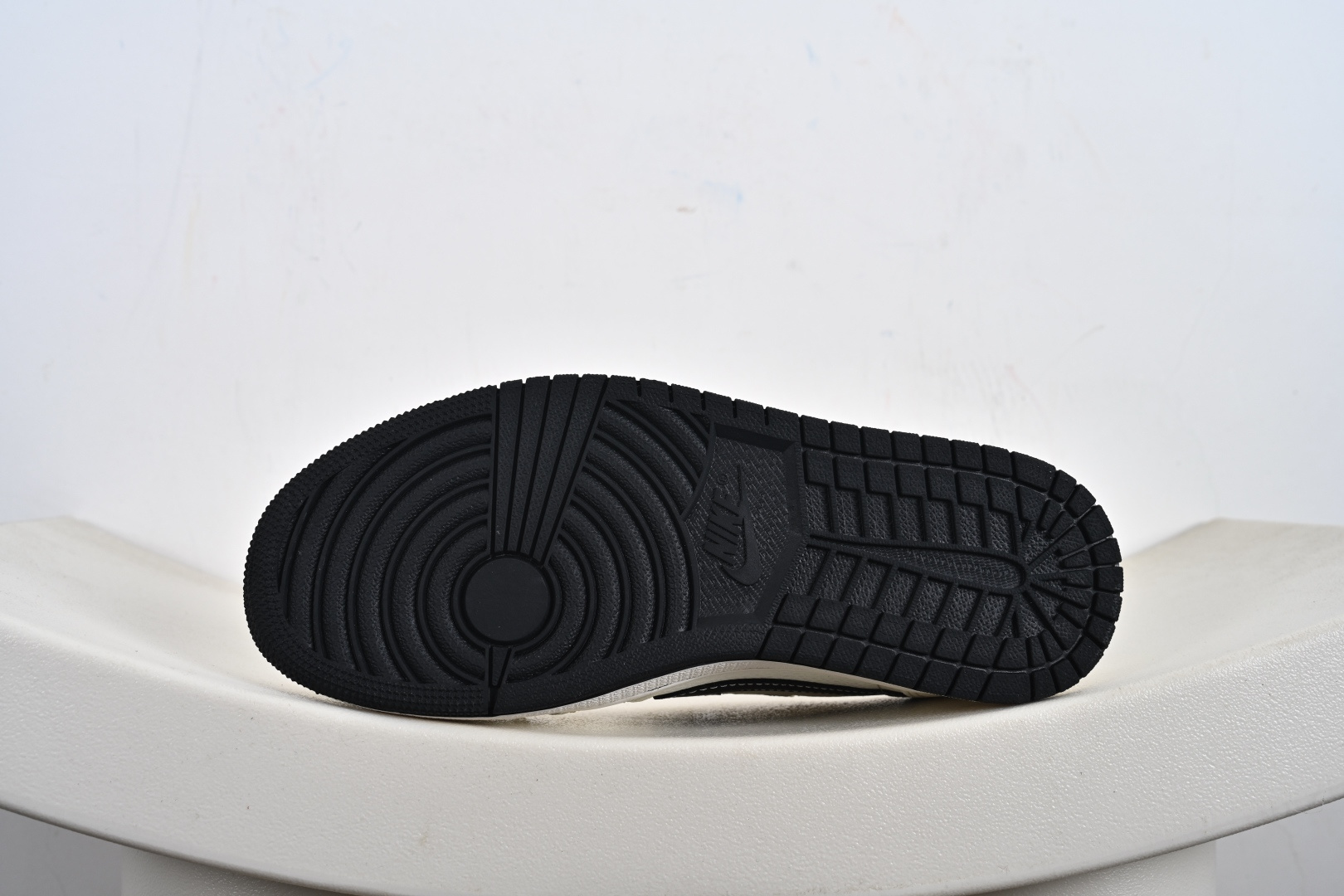 Travis Scott x Fragment Design x Jordan Air Jordan 1 Low OG SP “LV联名-米黑金标” JW1188-144