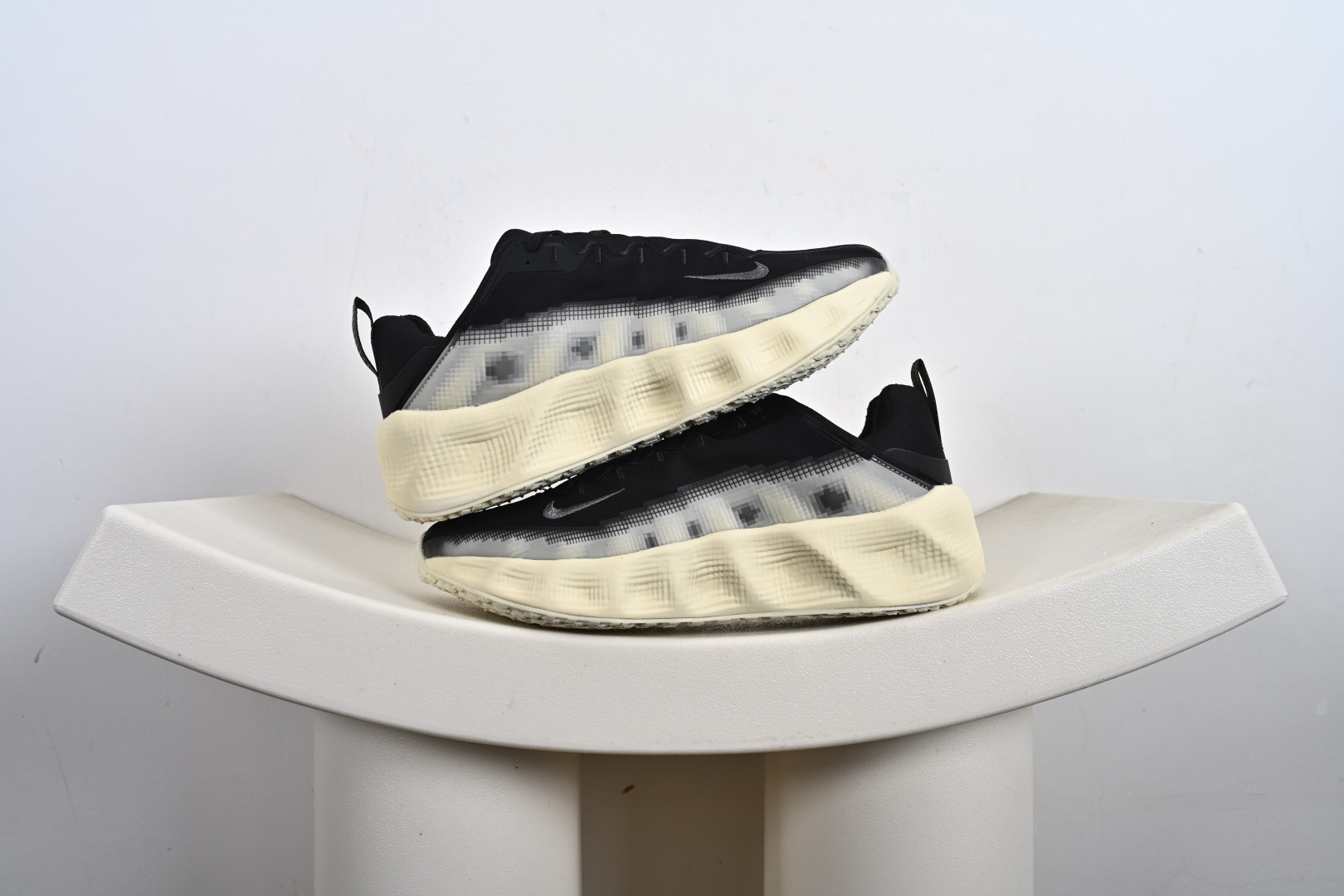 Nike Vomero Premium 耐克顶级迈柔路跑鞋 DX4215