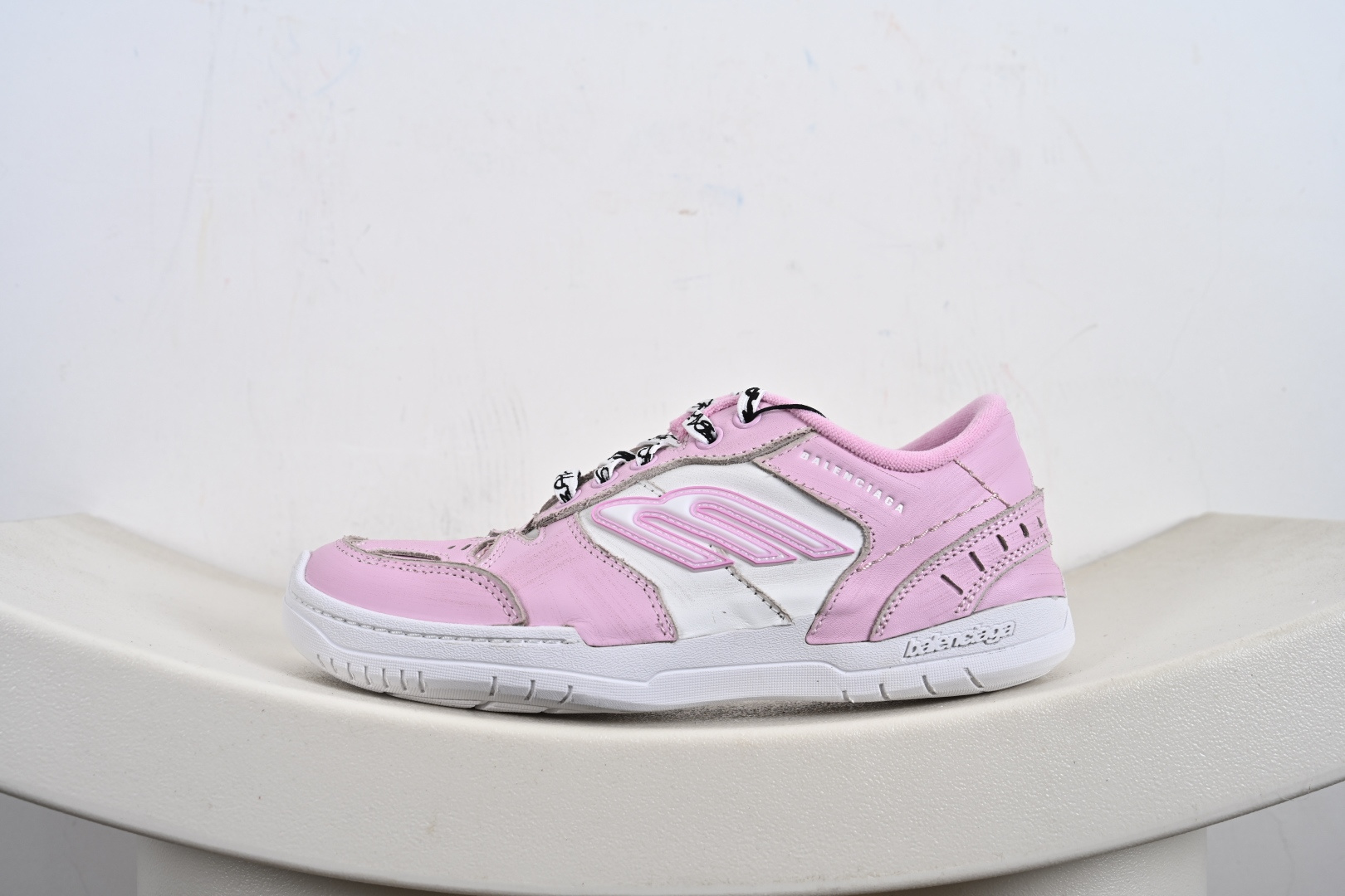 Balenciaga 巴黎世家 Hamptons 手工做旧款 牛皮革 复古圆头系带低帮休闲鞋 841765 WCURB1000 841763 WCURS5090