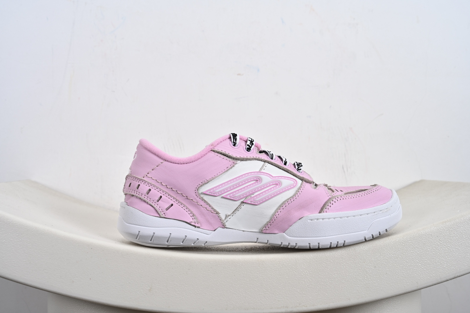 Balenciaga 巴黎世家 Hamptons 手工做旧款 牛皮革 复古圆头系带低帮休闲鞋 841765 WCURB1000 841763 WCURS5090