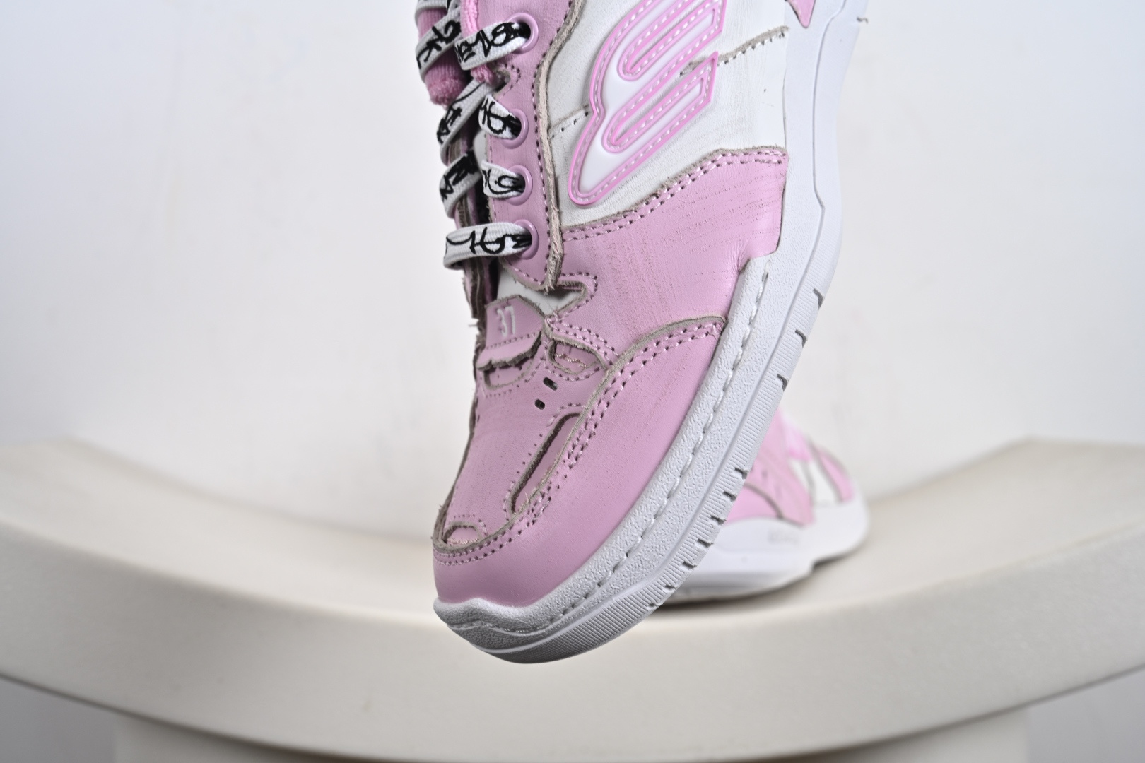 Balenciaga 巴黎世家 Hamptons 手工做旧款 牛皮革 复古圆头系带低帮休闲鞋 841765 WCURB1000 841763 WCURS5090