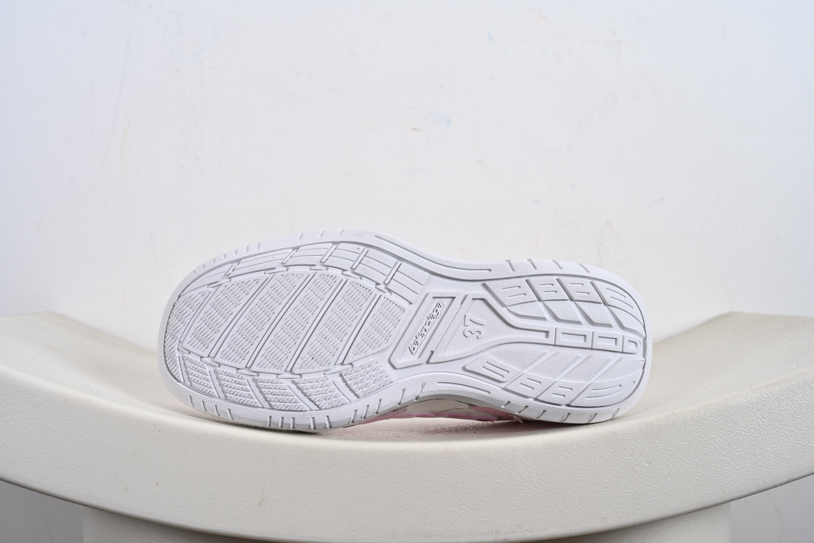 Balenciaga 巴黎世家 Hamptons 手工做旧款 牛皮革 复古圆头系带低帮休闲鞋 841765 WCURB1000 841763 WCURS5090