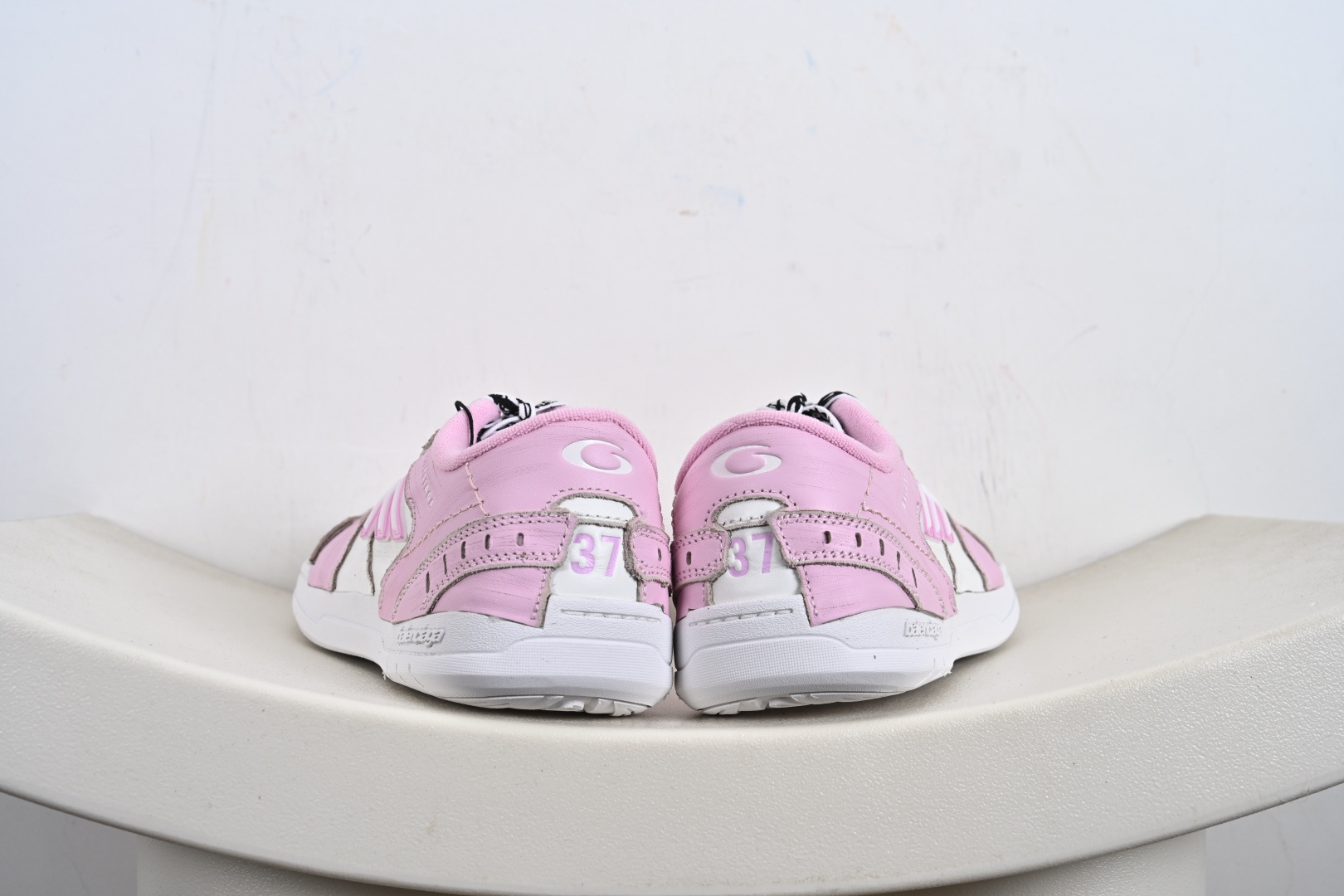 Balenciaga 巴黎世家 Hamptons 手工做旧款 牛皮革 复古圆头系带低帮休闲鞋 841765 WCURB1000 841763 WCURS5090