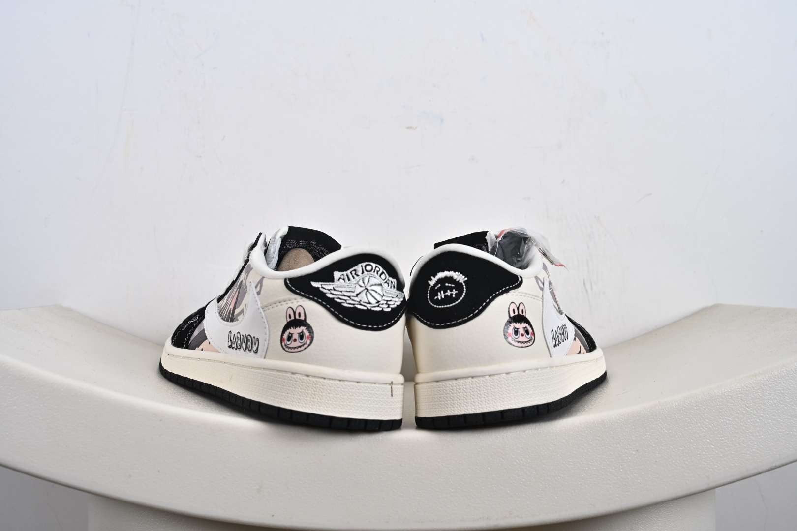 高端定制 Travis Scott x Jordan 1 Low “Labubu拉布布联名” 乔丹倒勾低帮休闲板鞋 DX1888-096