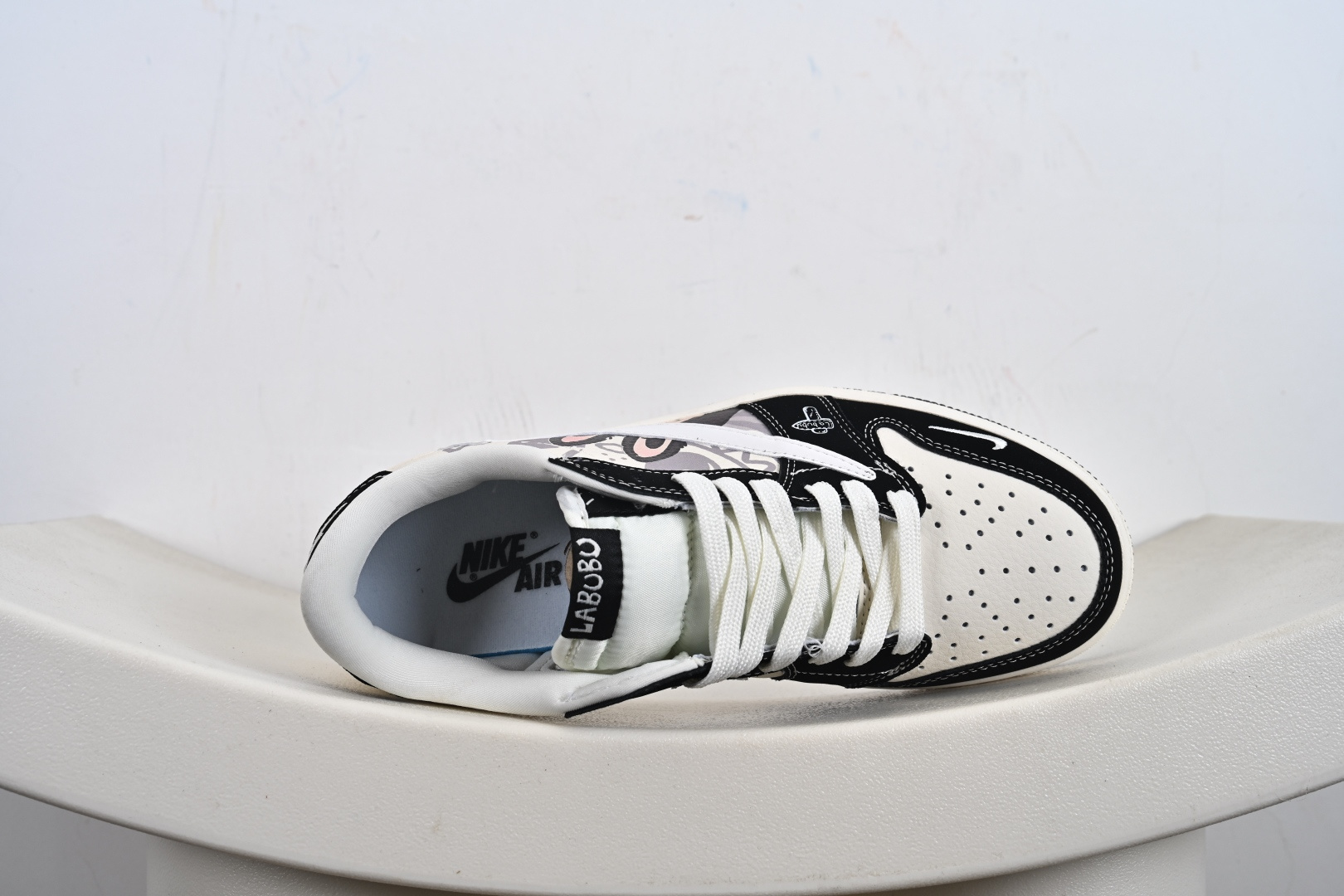 高端定制 Travis Scott x Jordan 1 Low “Labubu拉布布联名” 乔丹倒勾低帮休闲板鞋 DX1888-096