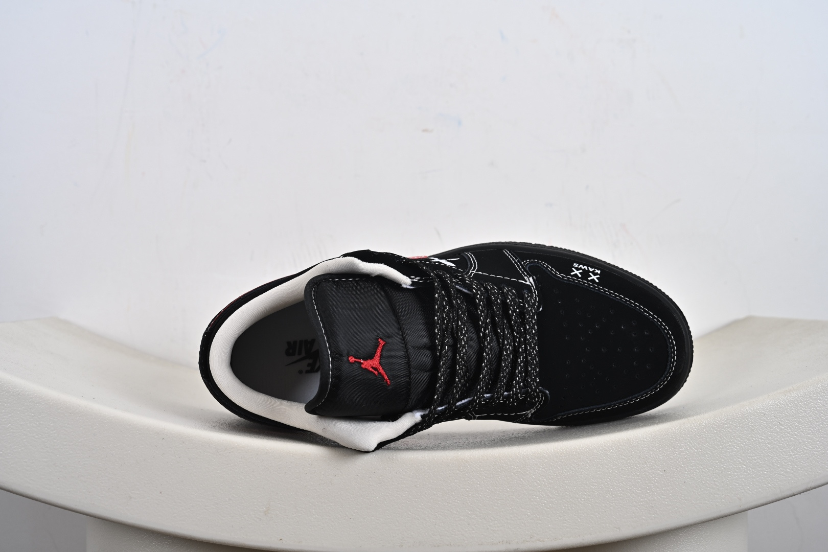 Air Jordan 1 Retro Low x KAWS 黑红满天星 QG2025-004