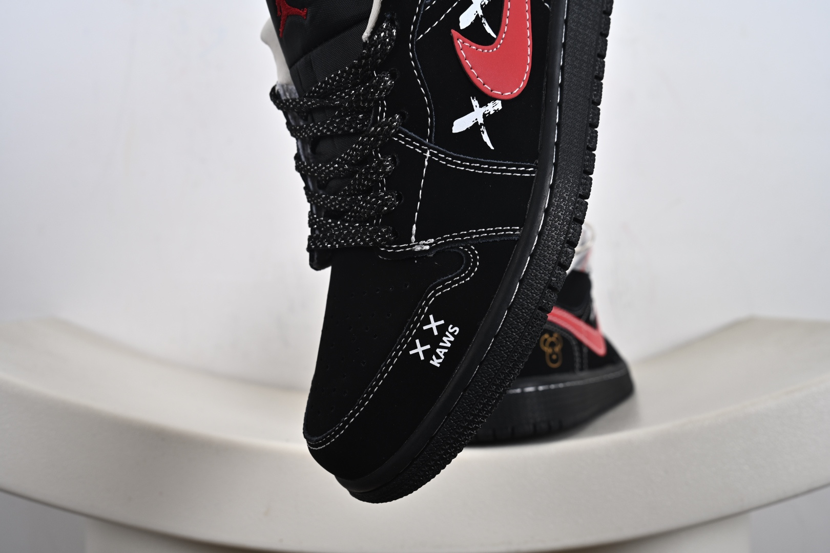 Air Jordan 1 Retro Low x KAWS 黑红满天星 QG2025-004