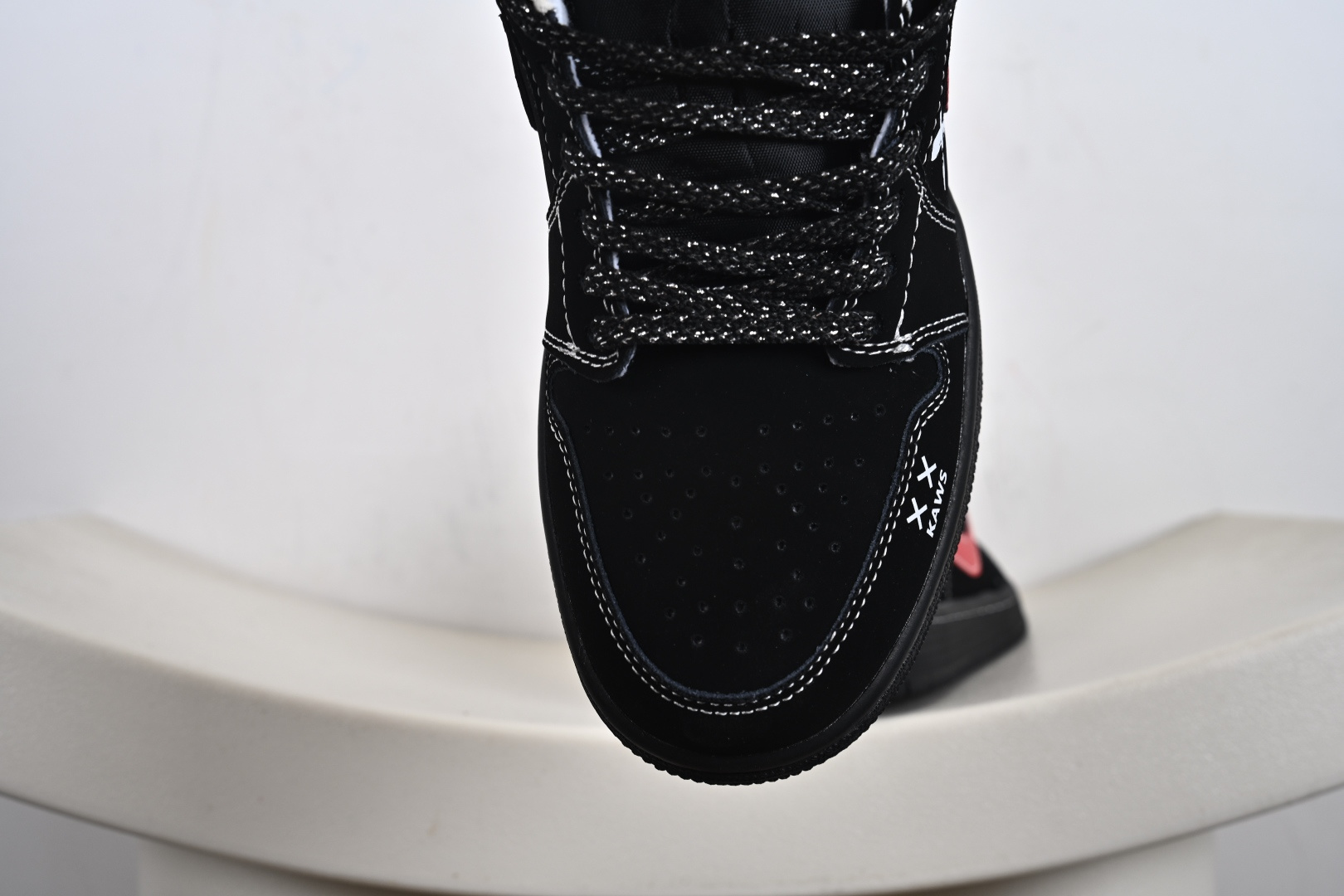 Air Jordan 1 Retro Low x KAWS 黑红满天星 QG2025-004