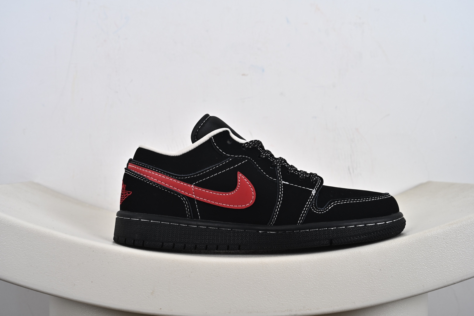 Air Jordan 1 Retro Low x KAWS 黑红满天星 QG2025-004