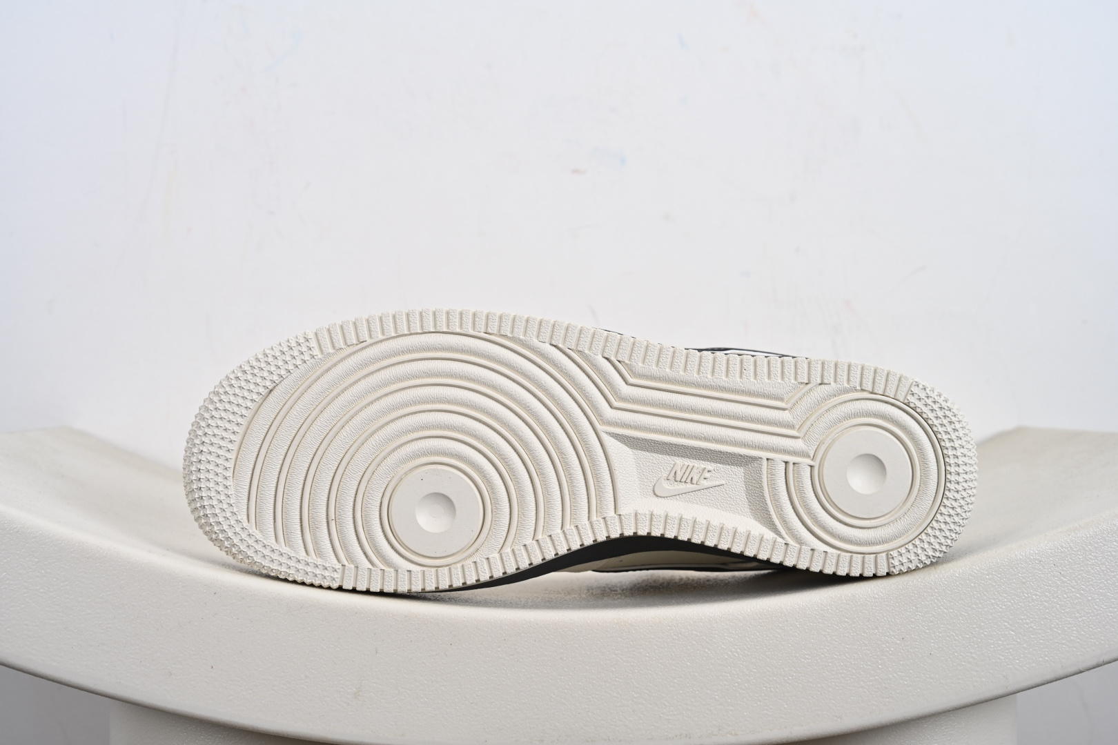 Nike Air Force 1 '07 Low “古驰联名——灰白双拼米灰”空军一号 低帮 运动鞋 KJ1688-013