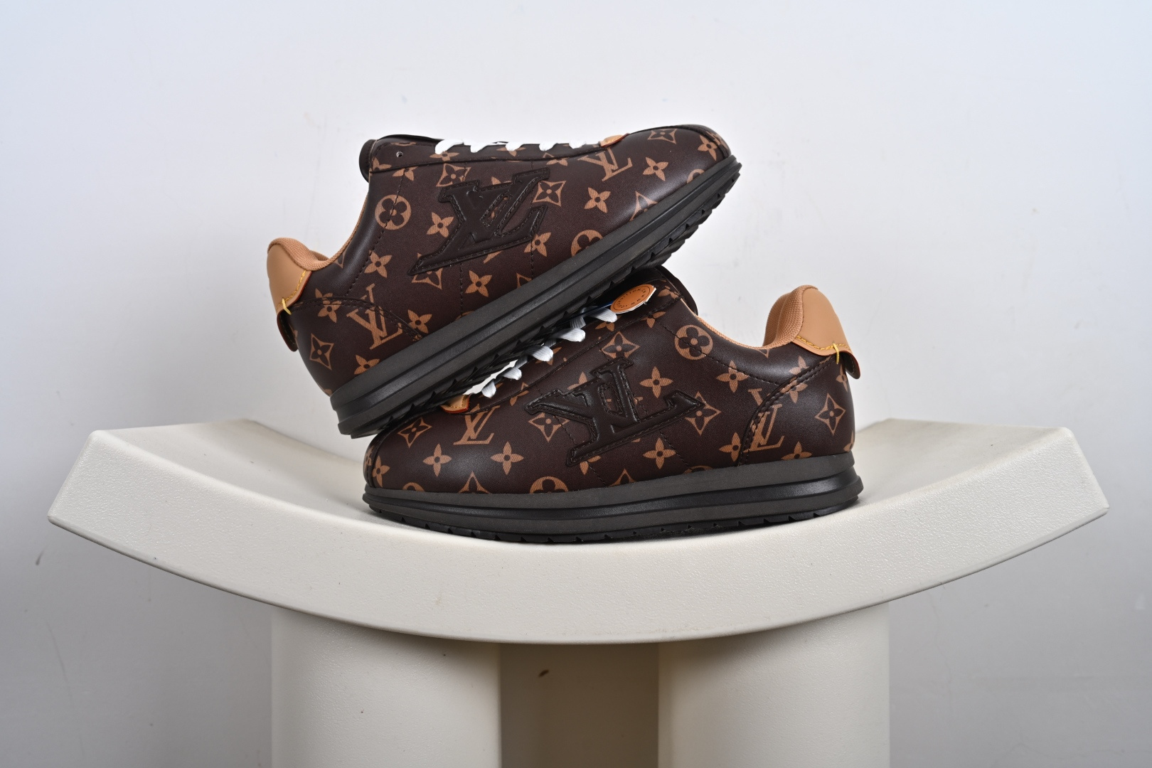 LV BUTTERSOFT SNEAKER 新品男士运动鞋 LV BUTTERSOFT运动鞋