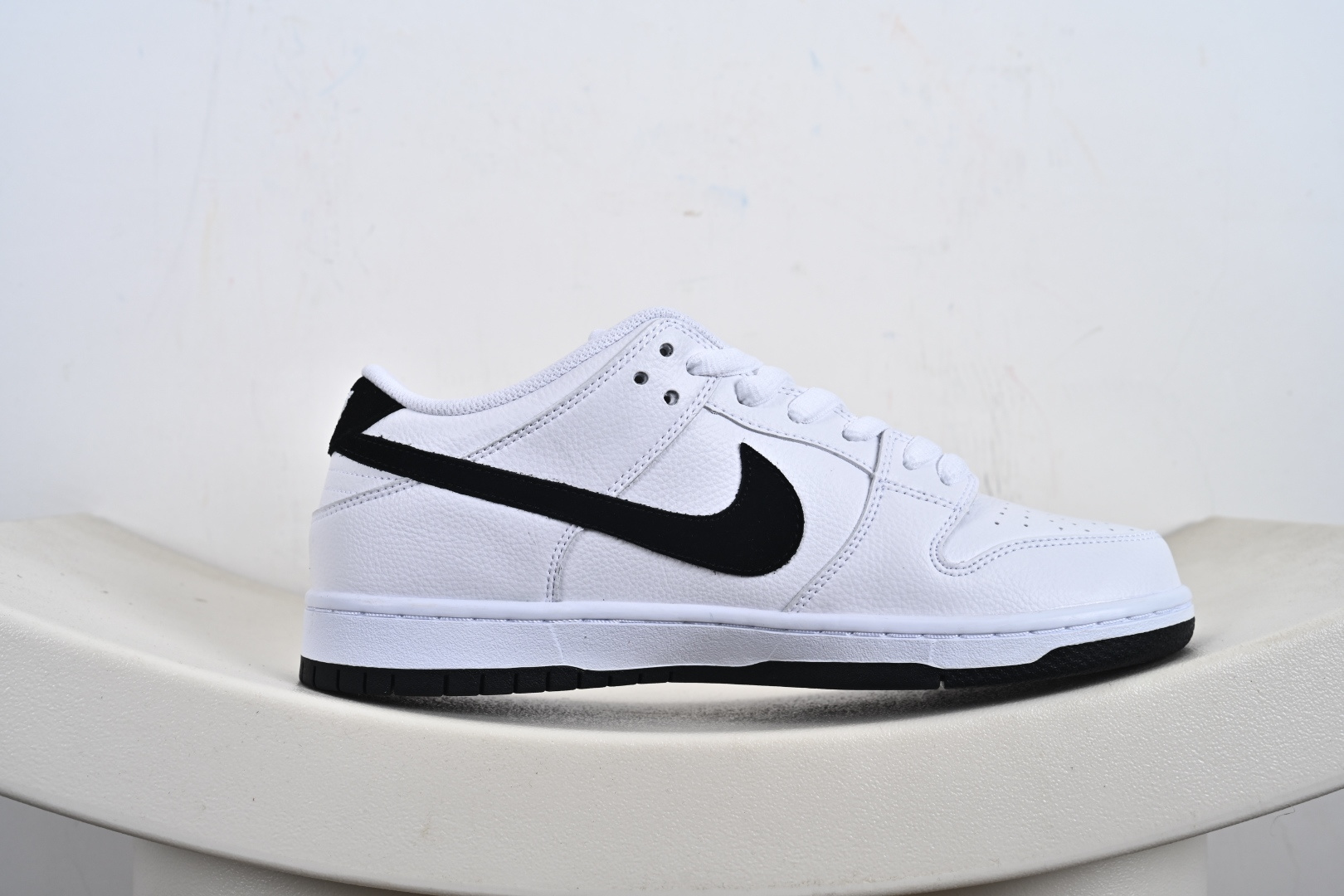 Nike SB Dunk Low pro 独家版型蒸餾加工帶來的是更好的视觉和脚感体验 HF3704-100