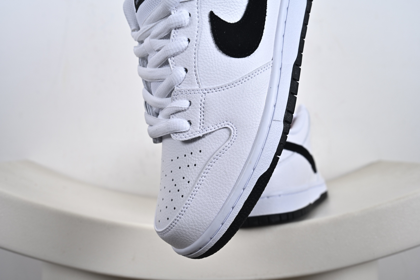 Nike SB Dunk Low pro 独家版型蒸餾加工帶來的是更好的视觉和脚感体验 HF3704-100