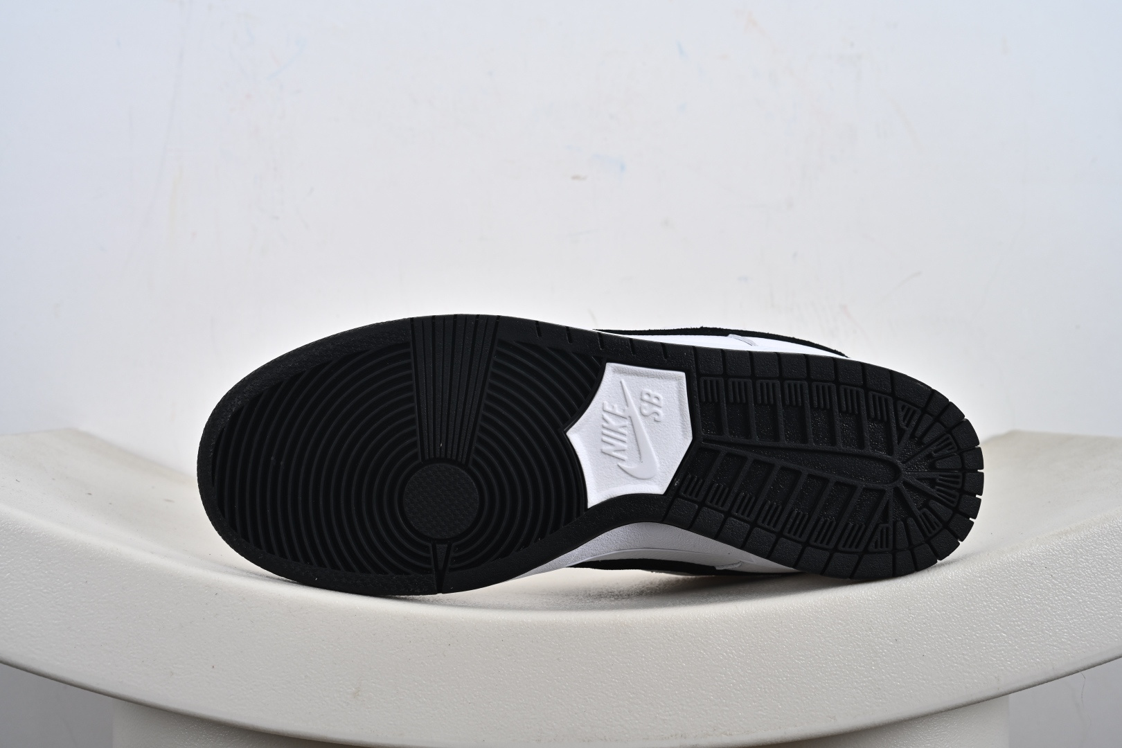 Nike SB Dunk Low pro 独家版型蒸餾加工帶來的是更好的视觉和脚感体验 HF3704-100