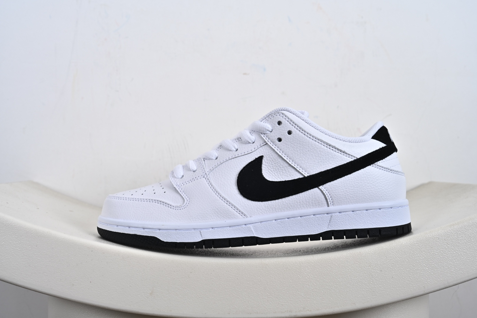 Nike SB Dunk Low pro 独家版型蒸餾加工帶來的是更好的视觉和脚感体验 HF3704-100