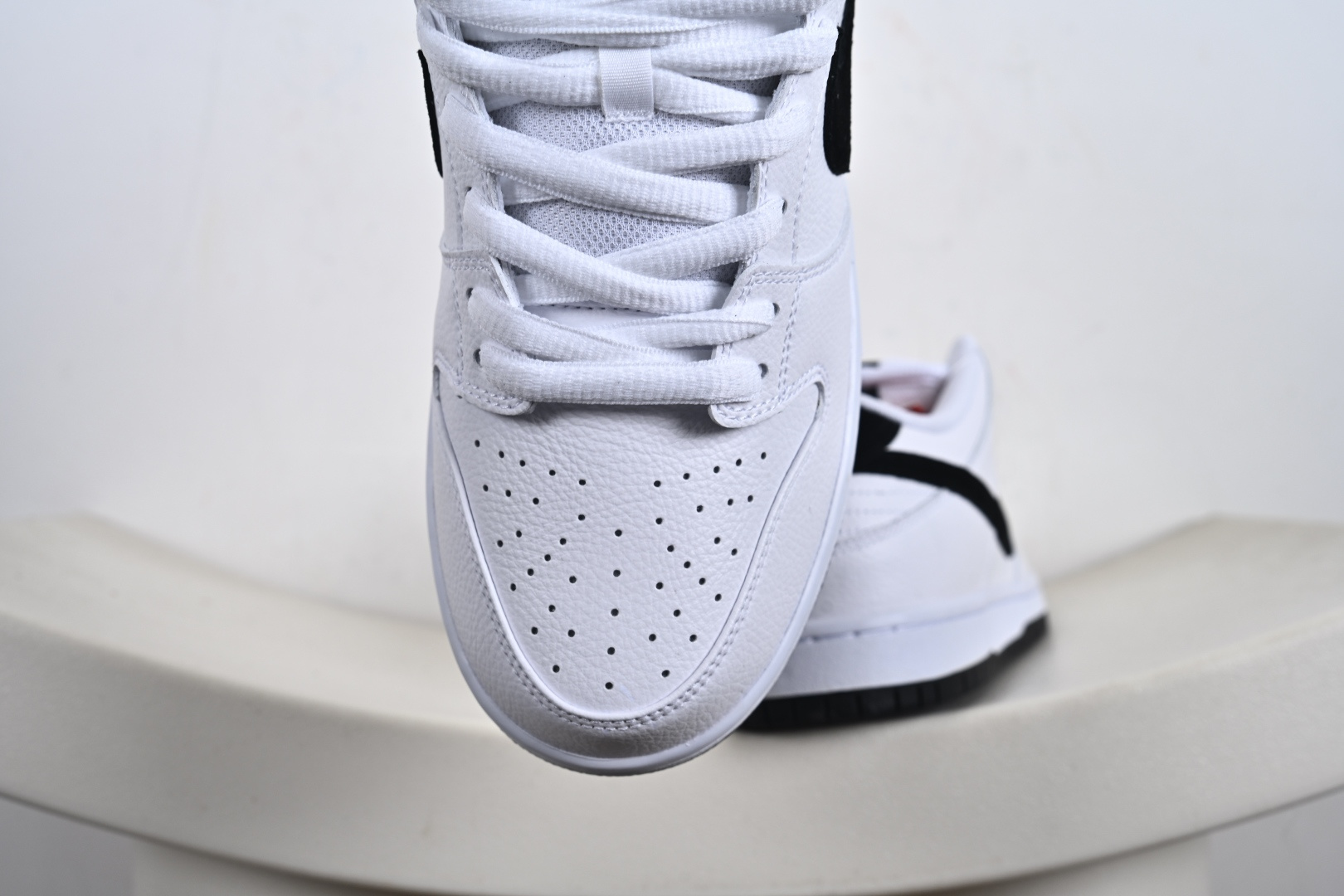 Nike SB Dunk Low pro 独家版型蒸餾加工帶來的是更好的视觉和脚感体验 HF3704-100