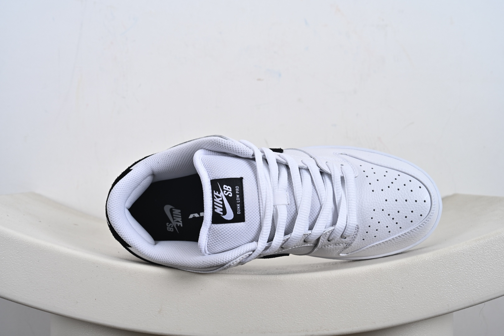 Nike SB Dunk Low pro 独家版型蒸餾加工帶來的是更好的视觉和脚感体验 HF3704-100