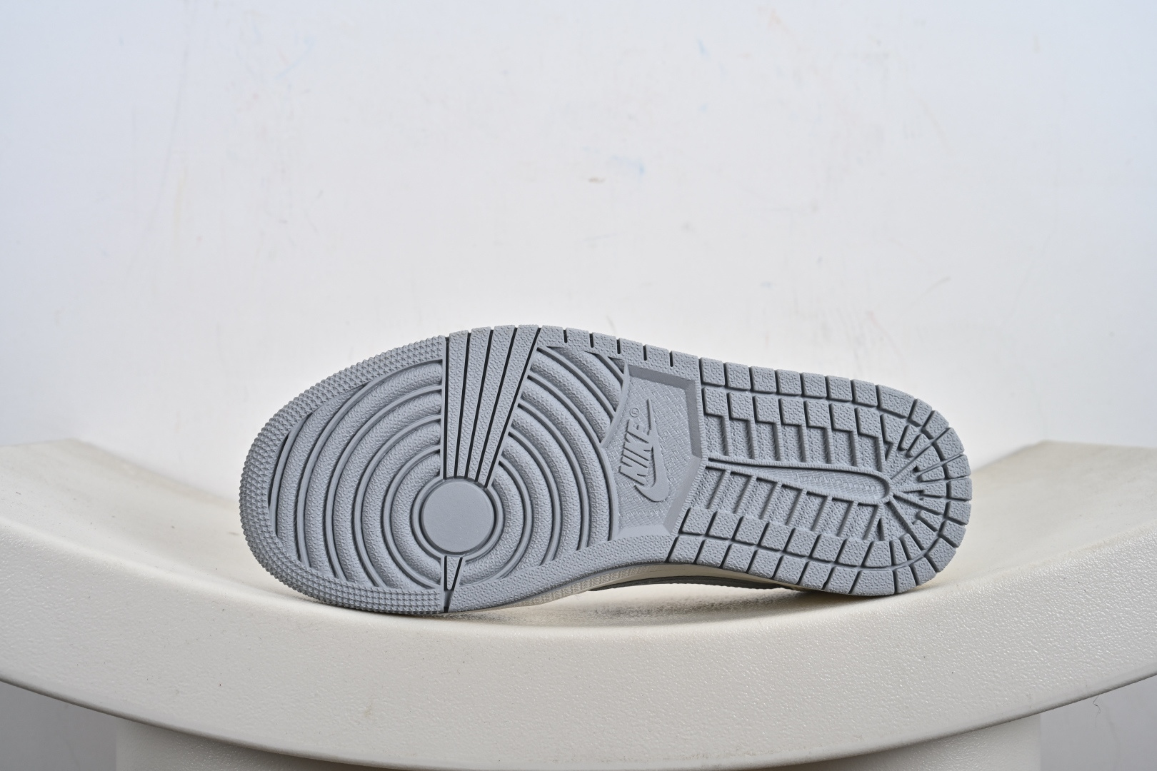 Travis Scott x Fragment Design x Jordan Air Jordan 1 Low OG SP “米灰拉布布” JW1188-163