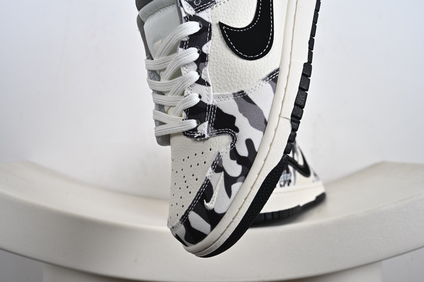 Nike SB Dunk Low“ 灰迷彩” 周年高端定制 低帮休闲板鞋 SR2025-002