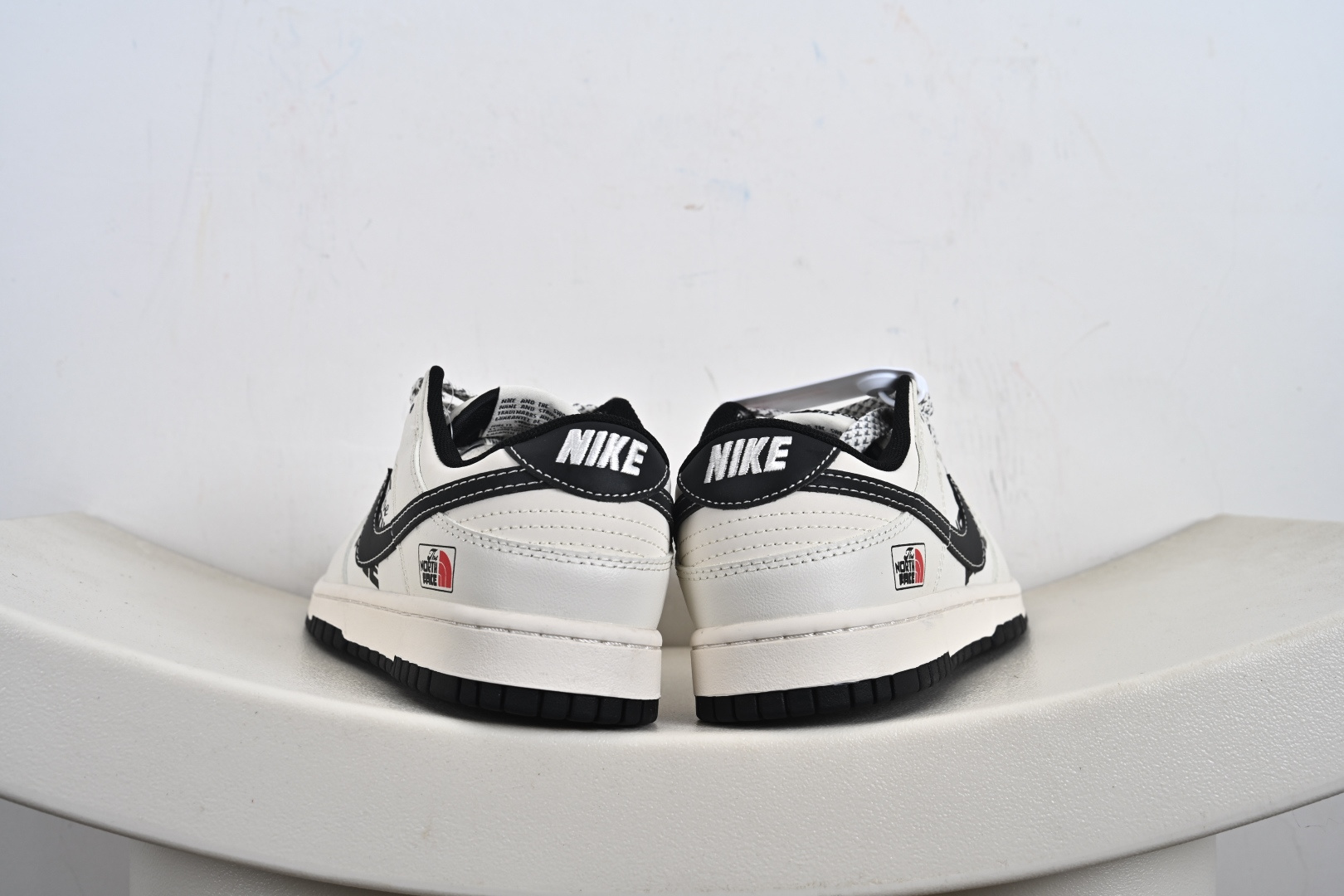 Nk SB Dunk Low 北面联名米黑勾Mr.Vera设计师 高端定制 低帮休闲运动板鞋 XF8698-207