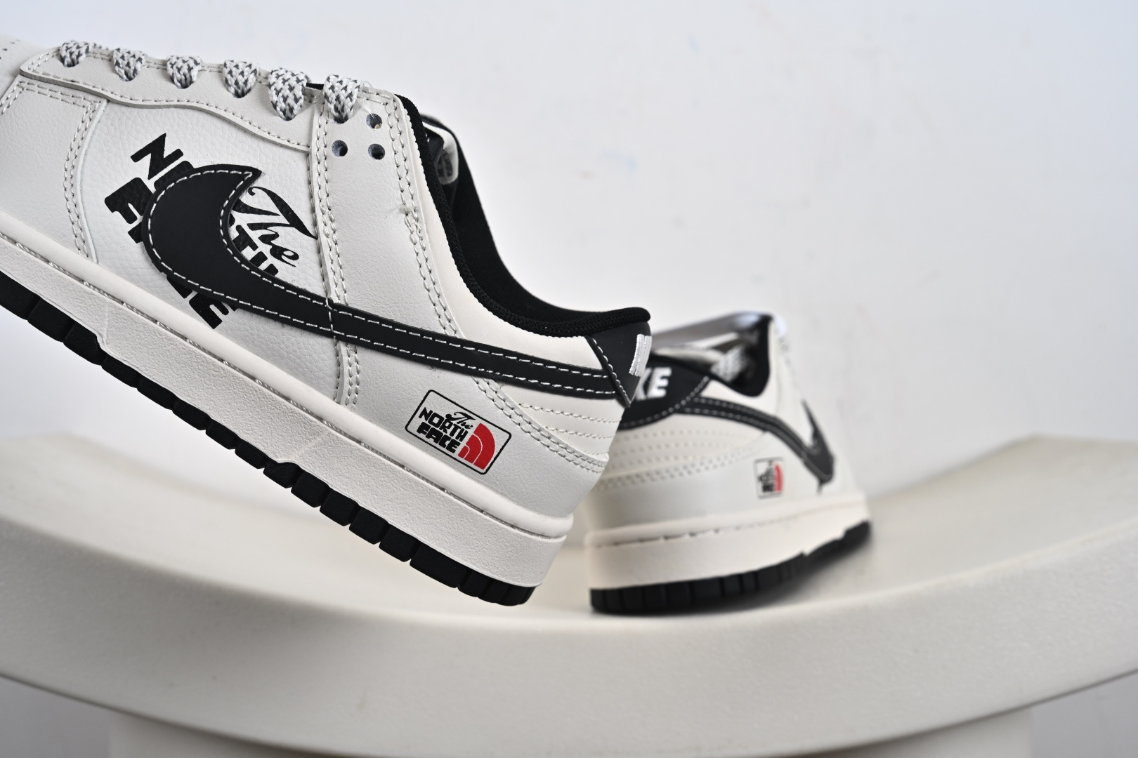 Nk SB Dunk Low 北面联名米黑勾Mr.Vera设计师 高端定制 低帮休闲运动板鞋 XF8698-207