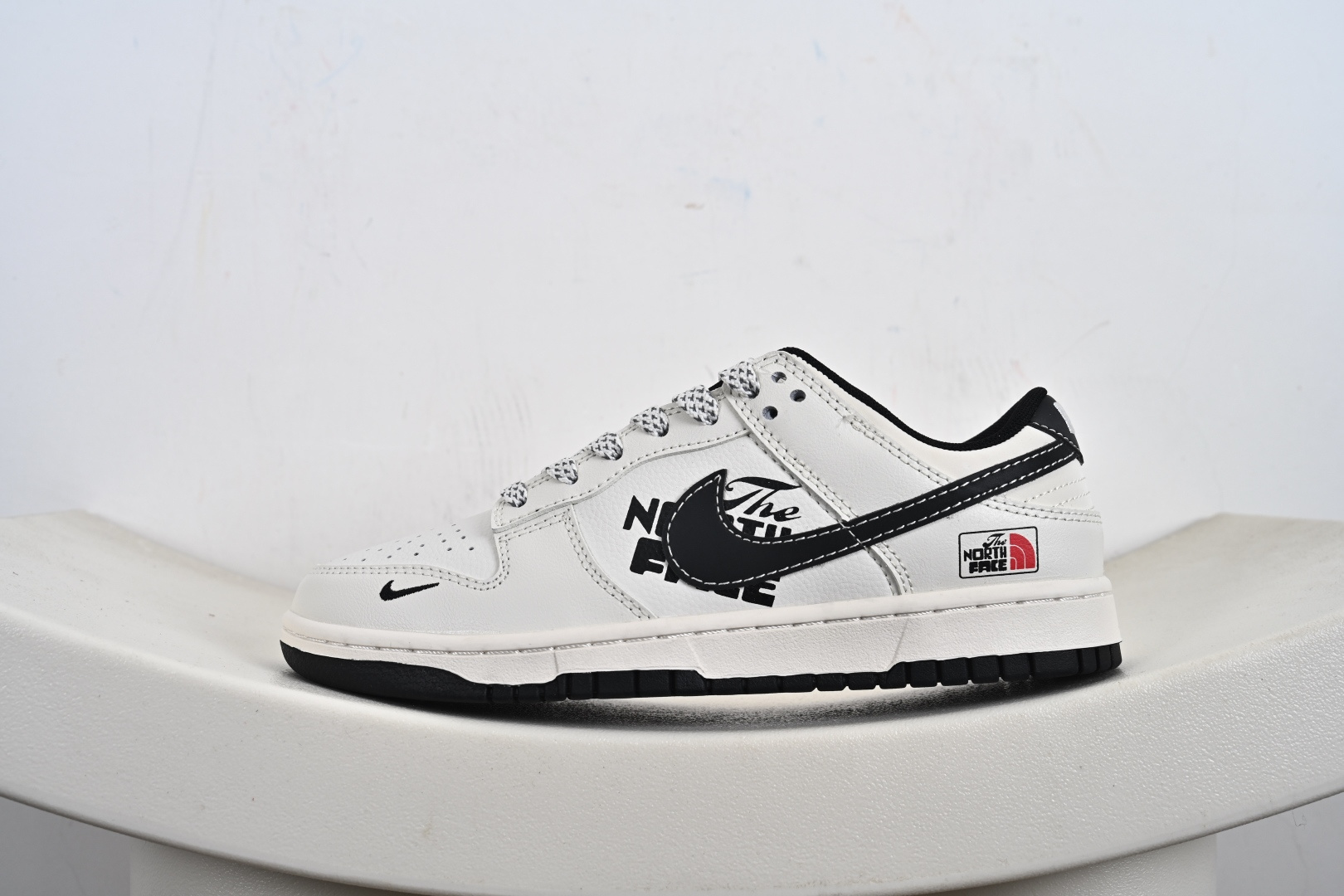 Nk SB Dunk Low 北面联名米黑勾Mr.Vera设计师 高端定制 低帮休闲运动板鞋 XF8698-207