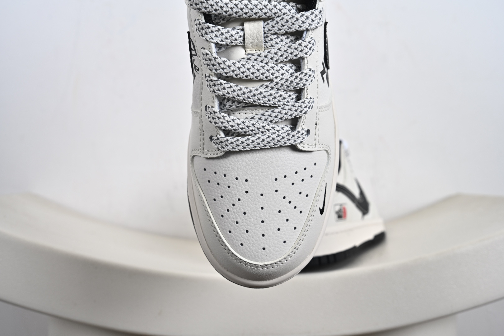 Nk SB Dunk Low 北面联名米黑勾Mr.Vera设计师 高端定制 低帮休闲运动板鞋 XF8698-207